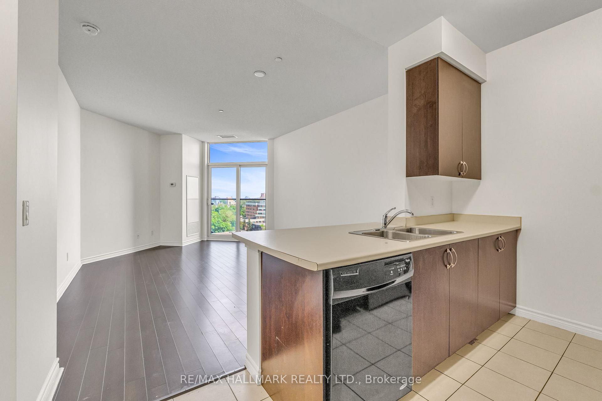 Photo 3 of Unit 907, 35 Saranac Boulevard, Toronto, Englemount-Lawrence — HOMEH