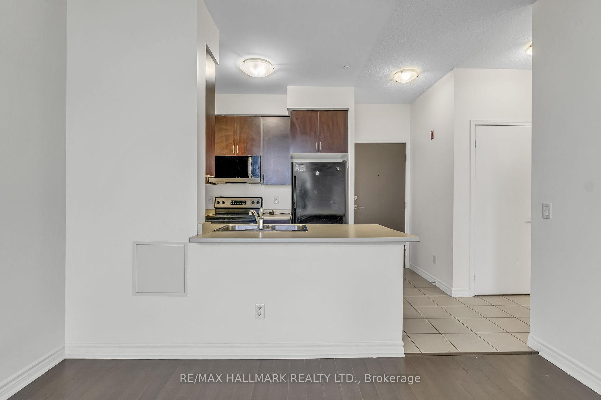 Photo 6 of Unit 907, 35 Saranac Boulevard, Toronto, Englemount-Lawrence — HOMEH