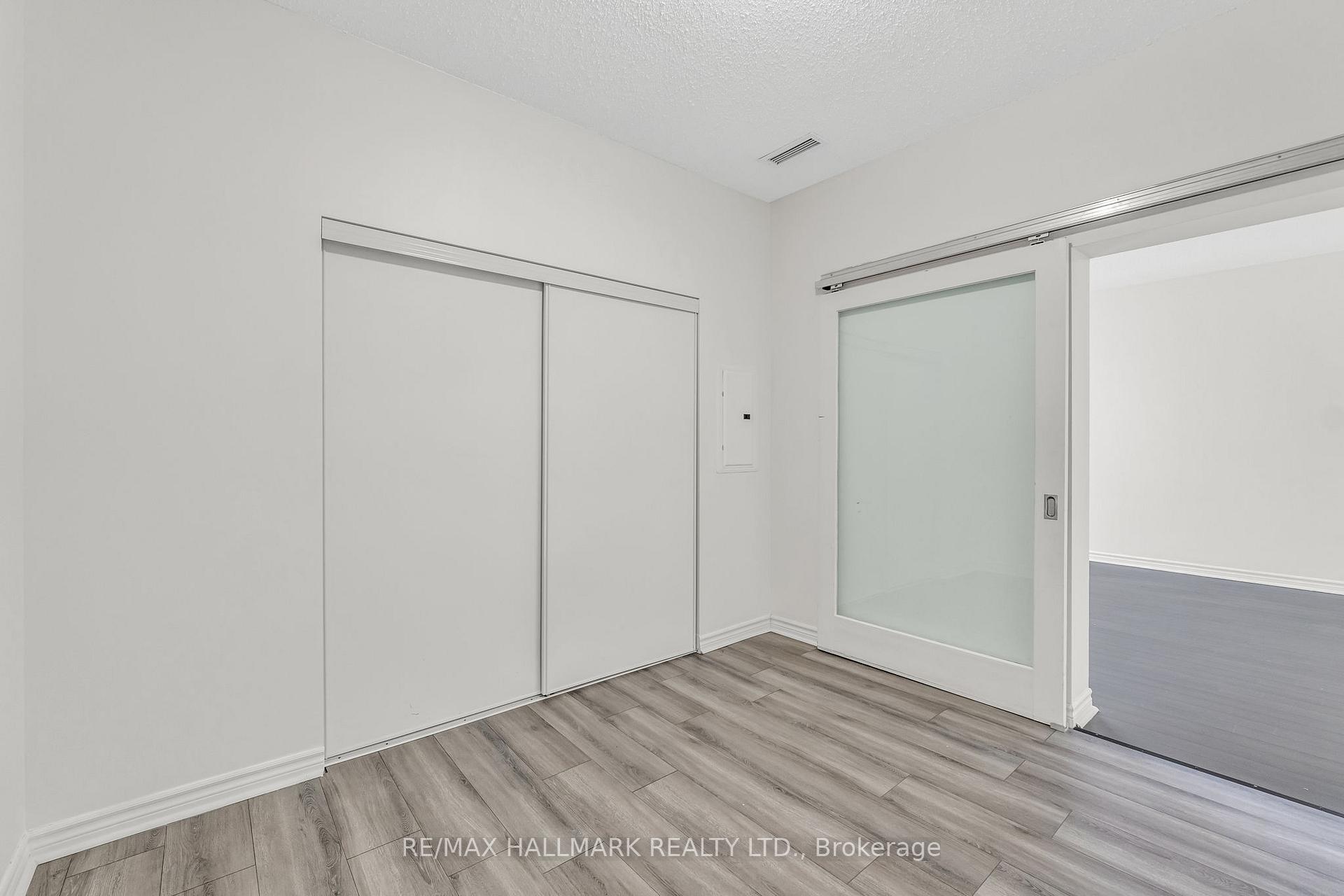 Photo 15 of Unit 907, 35 Saranac Boulevard, Toronto, Englemount-Lawrence — HOMEH