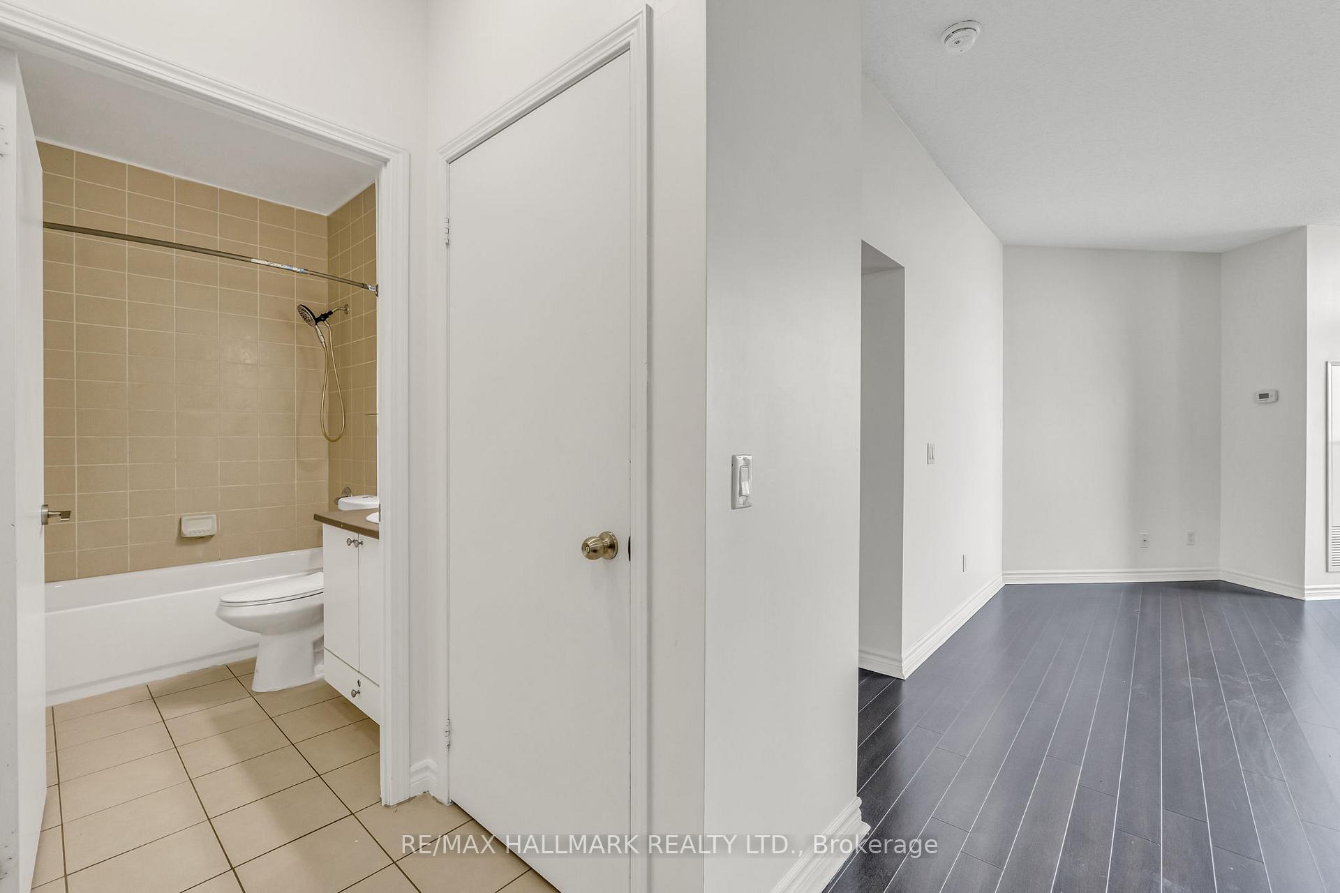 Photo 16 of Unit 907, 35 Saranac Boulevard, Toronto, Englemount-Lawrence — HOMEH