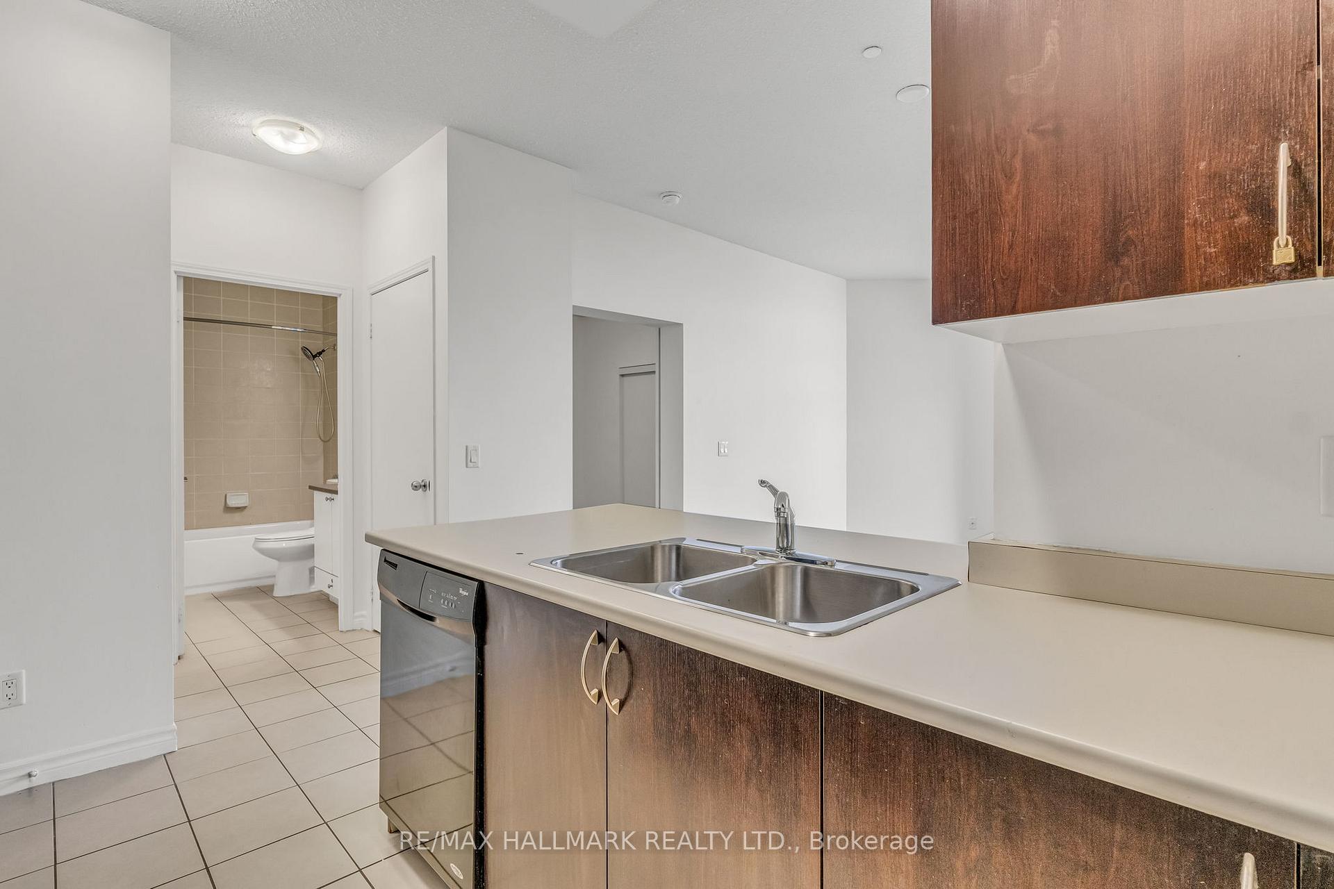 Photo 19 of Unit 907, 35 Saranac Boulevard, Toronto, Englemount-Lawrence — HOMEH