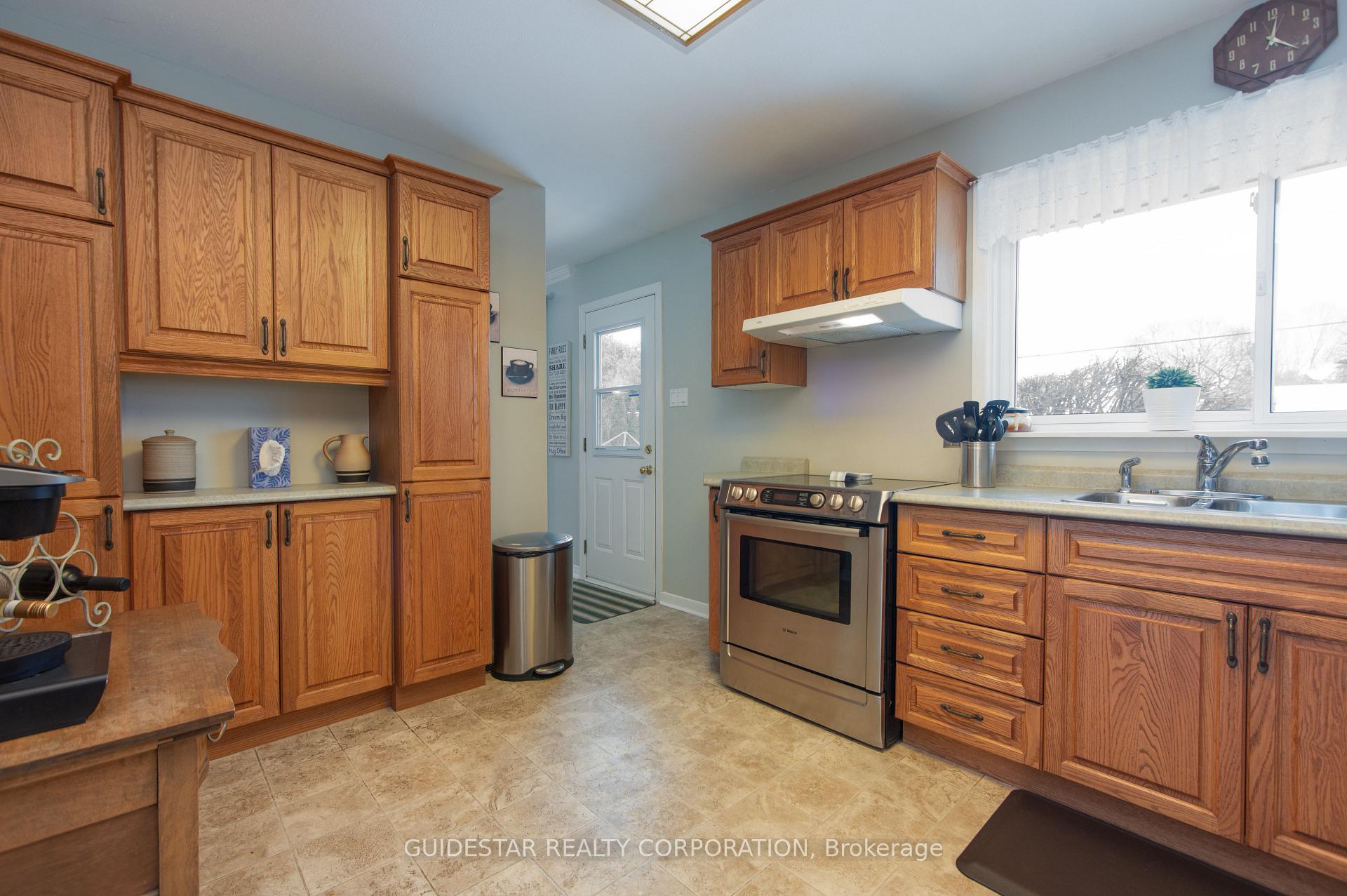 Photo 17 of 4 Solva Drive, Ottawa, Crystal Beach — HOMEH