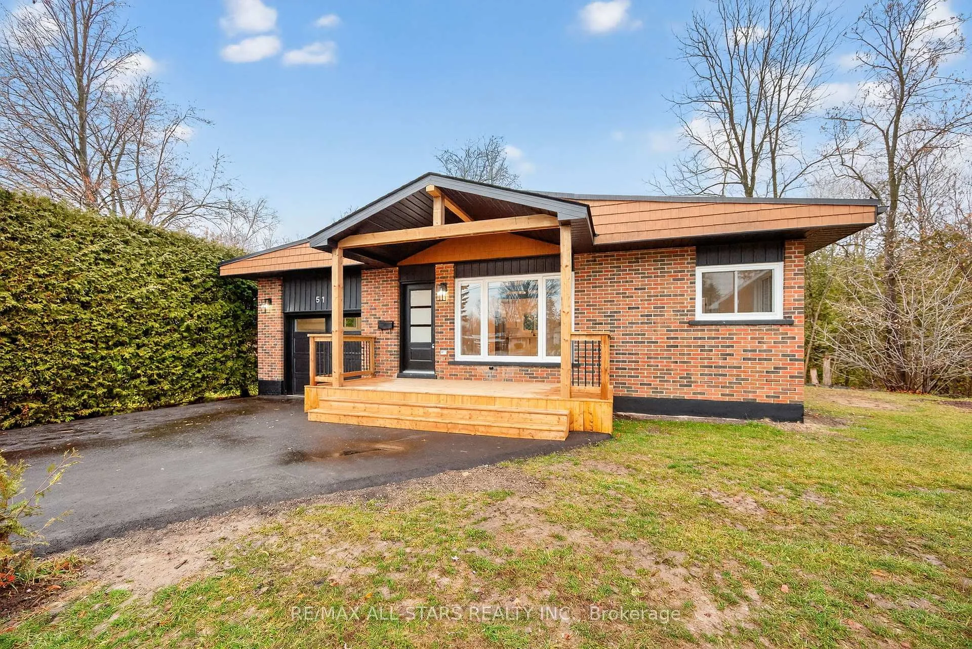 Photo 1 of 51 Garrett Drive, Georgina, Sutton & Jackson's Point — HOMEH