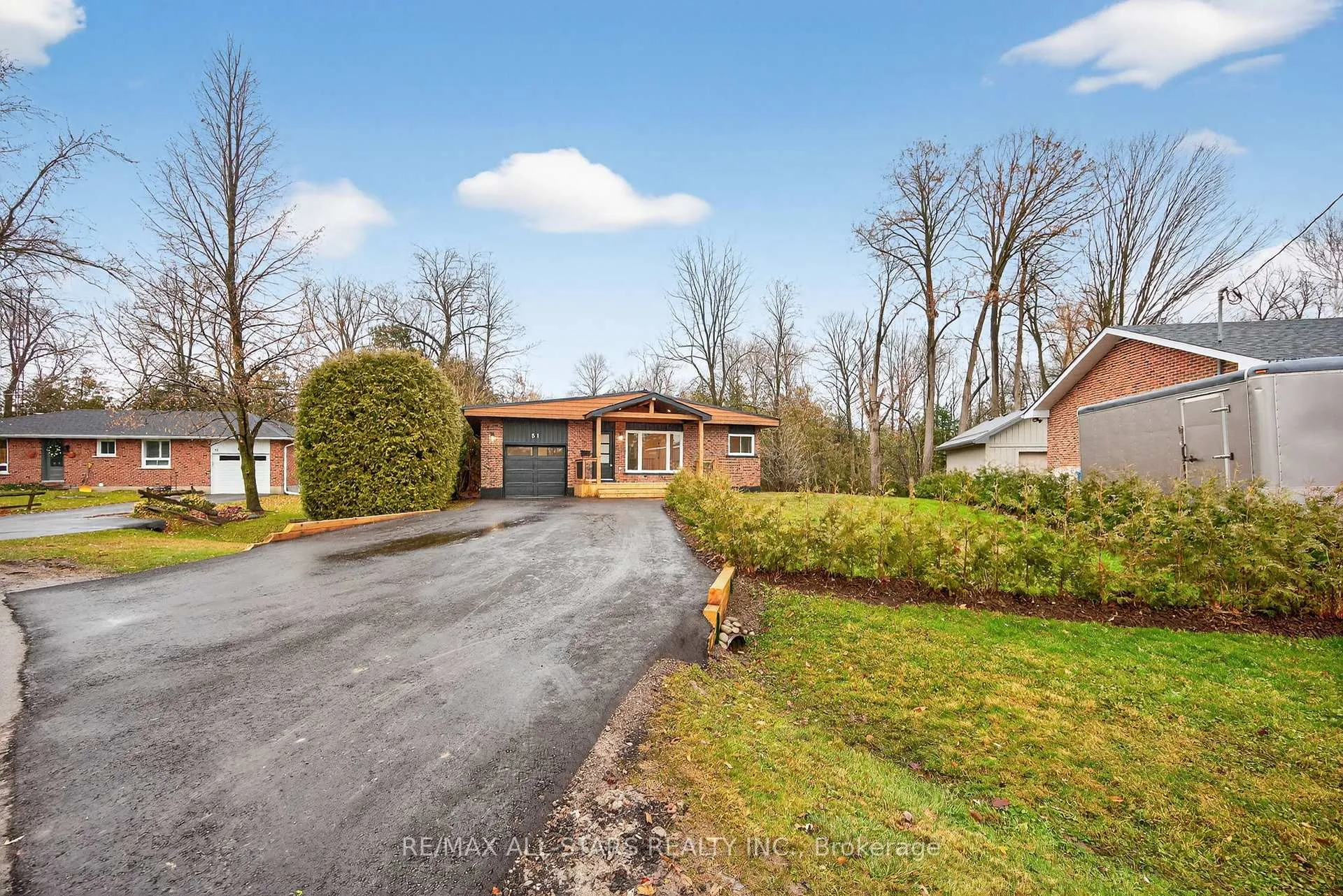 Photo 3 of 51 Garrett Drive, Georgina, Sutton & Jackson's Point — HOMEH