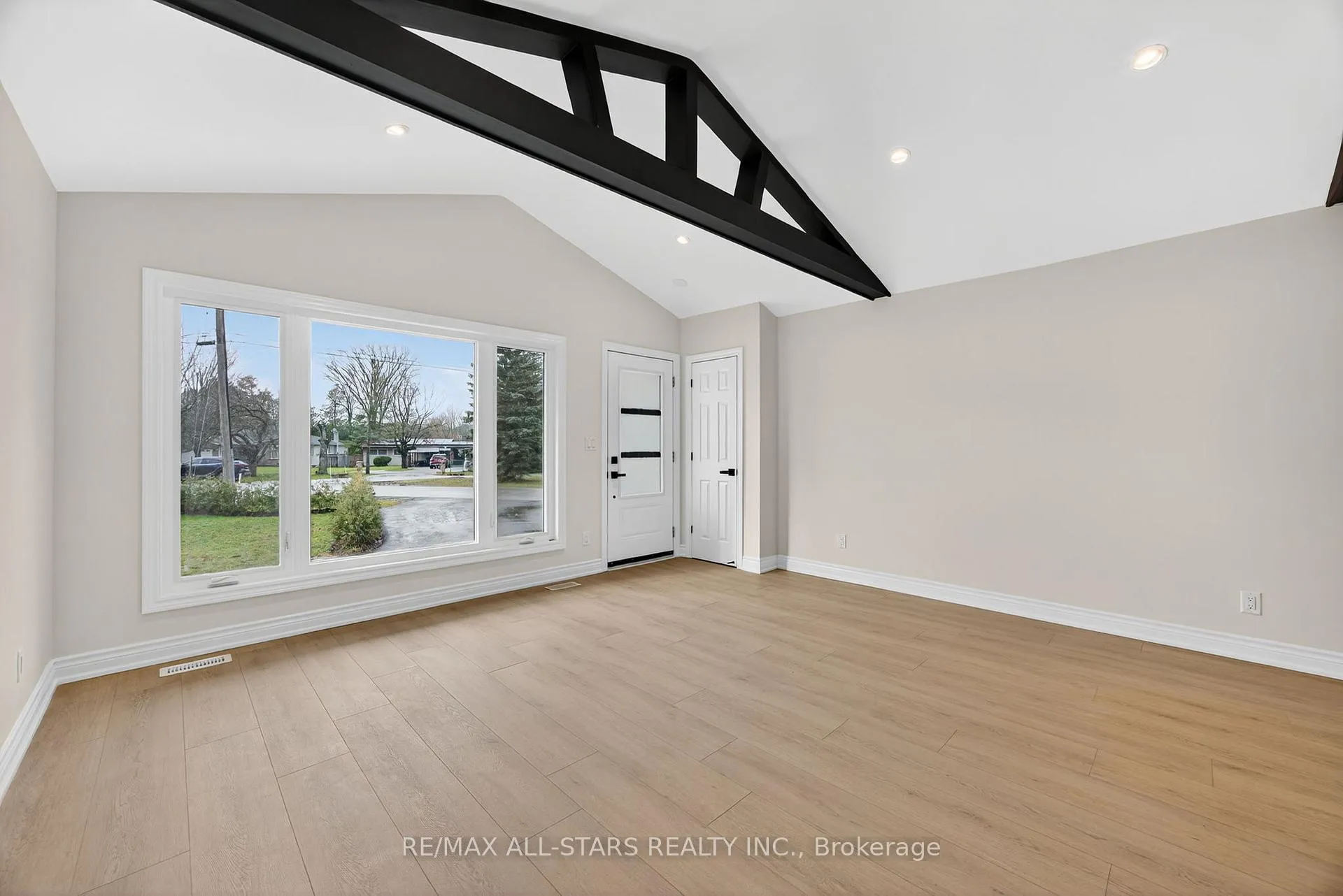 Photo 17 of 51 Garrett Drive, Georgina, Sutton & Jackson's Point — HOMEH