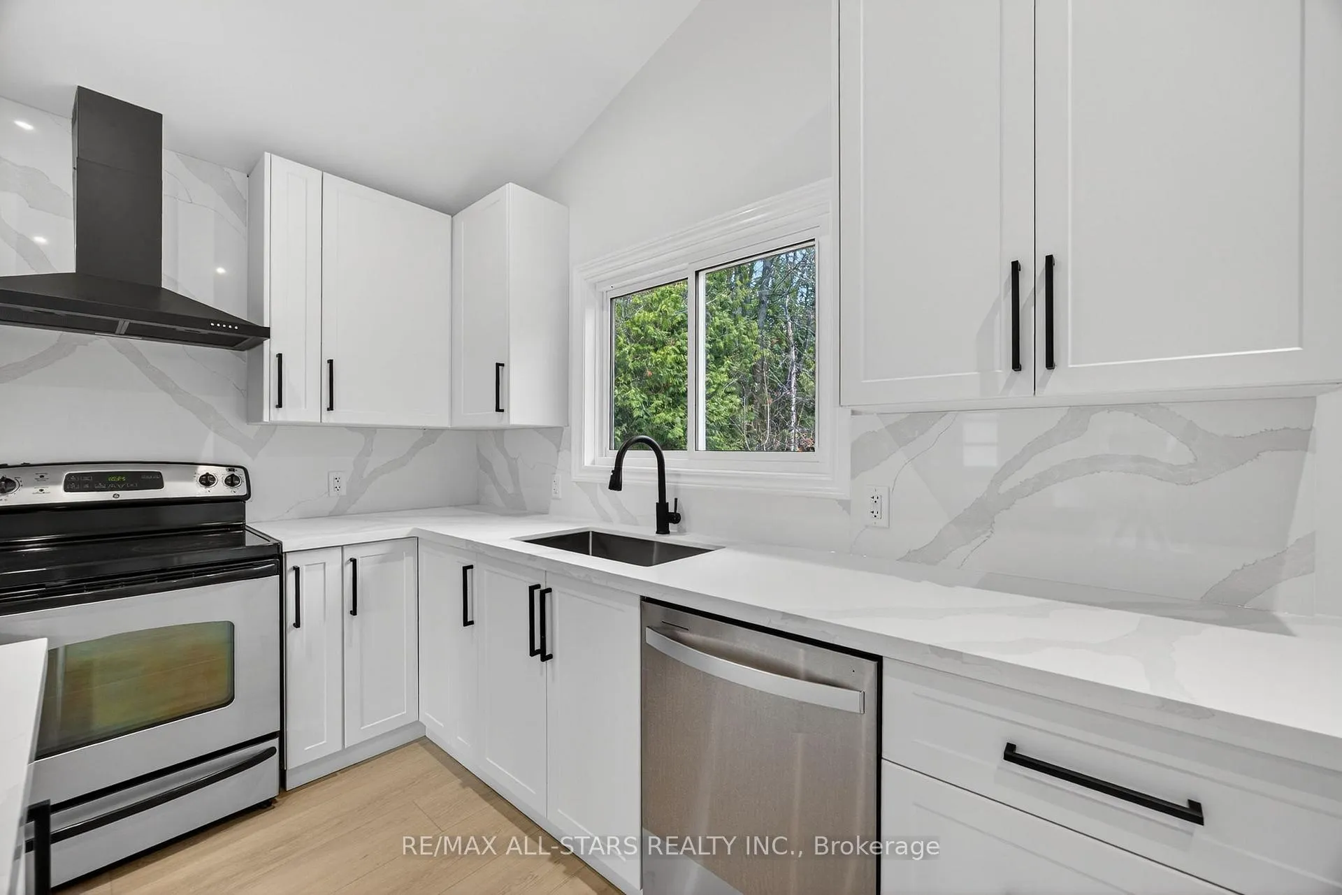 Photo 23 of 51 Garrett Drive, Georgina, Sutton & Jackson's Point — HOMEH