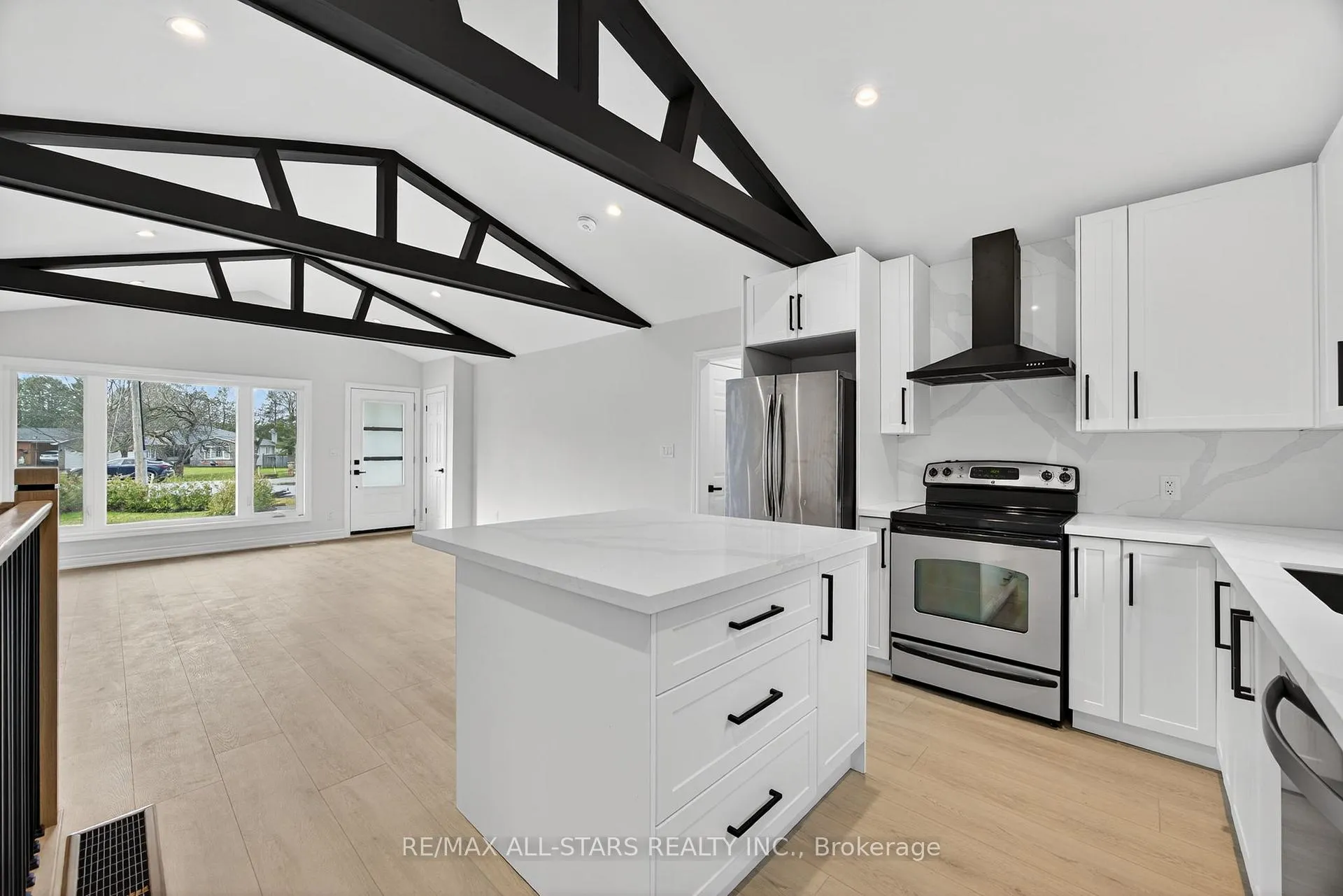 Photo 24 of 51 Garrett Drive, Georgina, Sutton & Jackson's Point — HOMEH