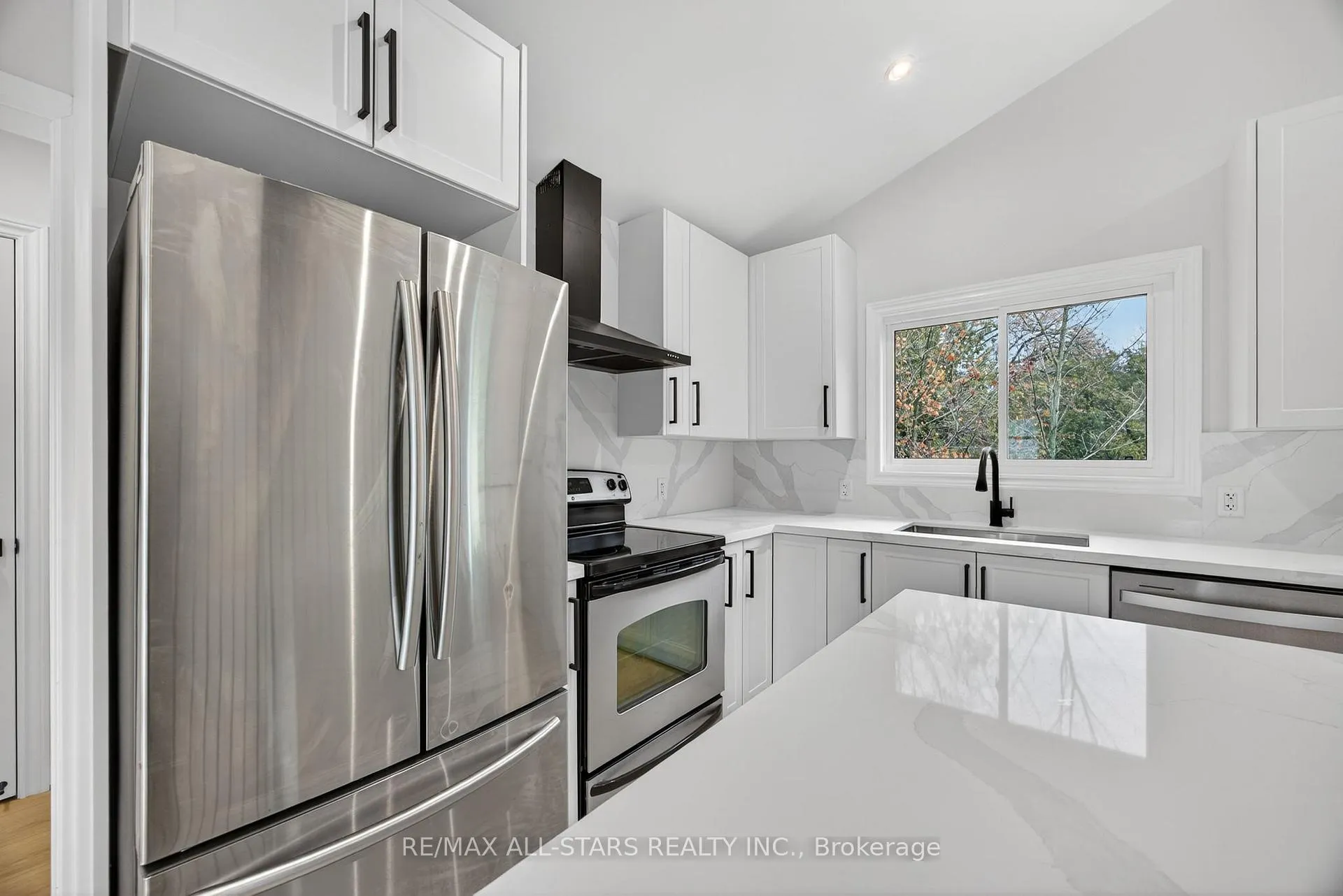 Photo 25 of 51 Garrett Drive, Georgina, Sutton & Jackson's Point — HOMEH