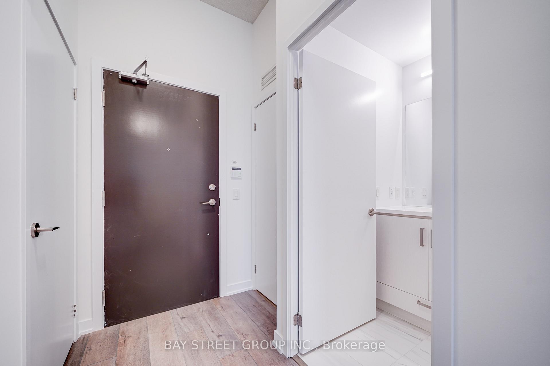Photo 5 of Unit 509, 10 Honeycrisp Crescent, Vaughan, Vaughan Corporate Centre — HOMEH