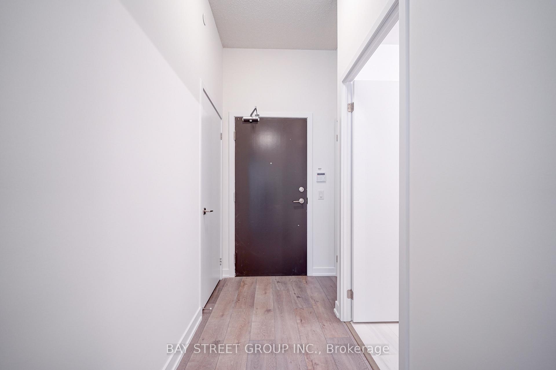 Photo 6 of Unit 509, 10 Honeycrisp Crescent, Vaughan, Vaughan Corporate Centre — HOMEH