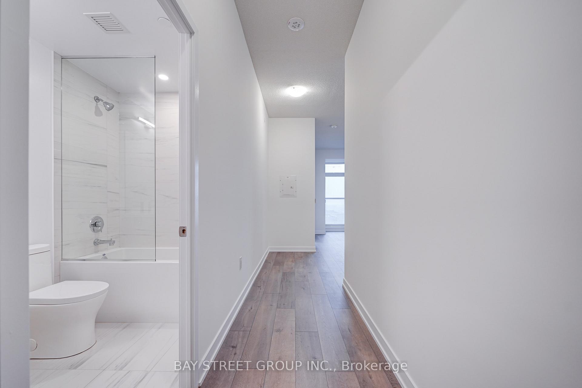Photo 7 of Unit 509, 10 Honeycrisp Crescent, Vaughan, Vaughan Corporate Centre — HOMEH