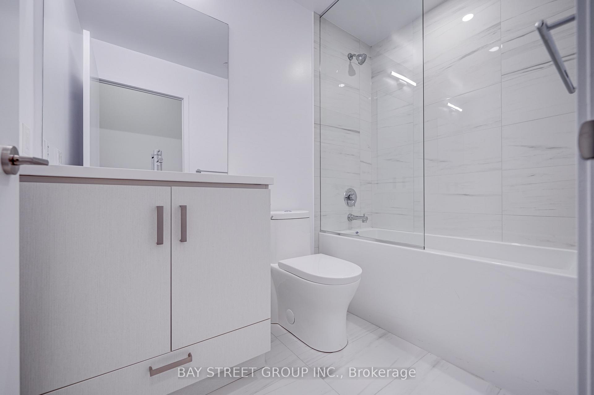 Photo 9 of Unit 509, 10 Honeycrisp Crescent, Vaughan, Vaughan Corporate Centre — HOMEH