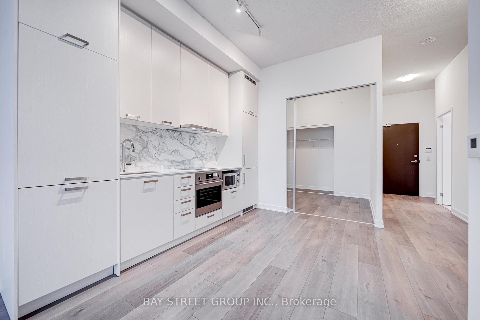 Photo 13 of Unit 509, 10 Honeycrisp Crescent, Vaughan, Vaughan Corporate Centre — HOMEH