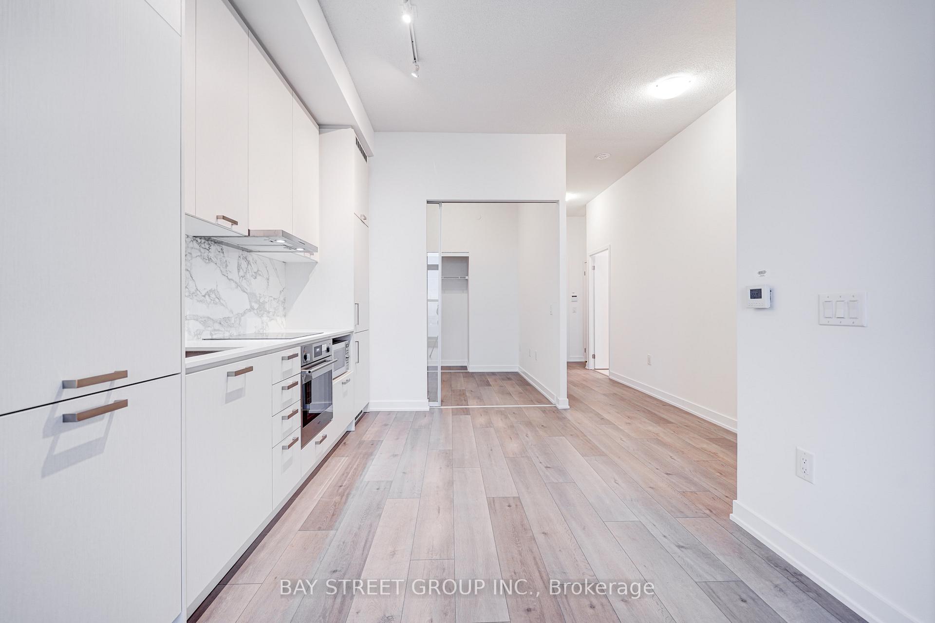 Photo 14 of Unit 509, 10 Honeycrisp Crescent, Vaughan, Vaughan Corporate Centre — HOMEH