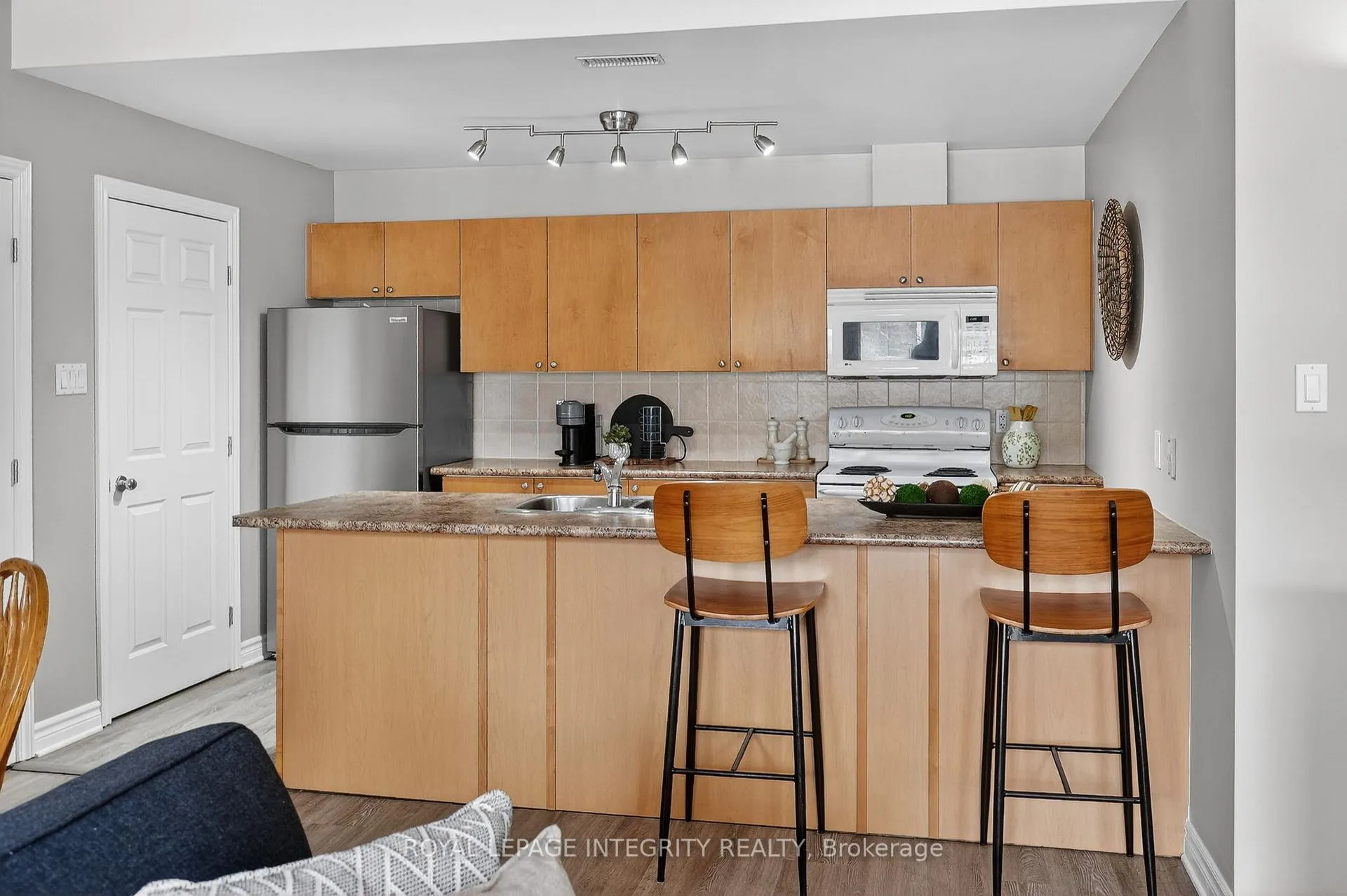 Photo 9 of Unit E, 156 Waterbridge Drive E, Ottawa, Barrhaven East — HOMEH