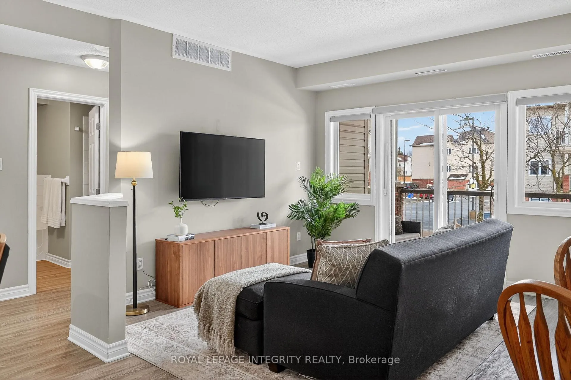 Photo 13 of Unit E, 156 Waterbridge Drive E, Ottawa, Barrhaven East — HOMEH