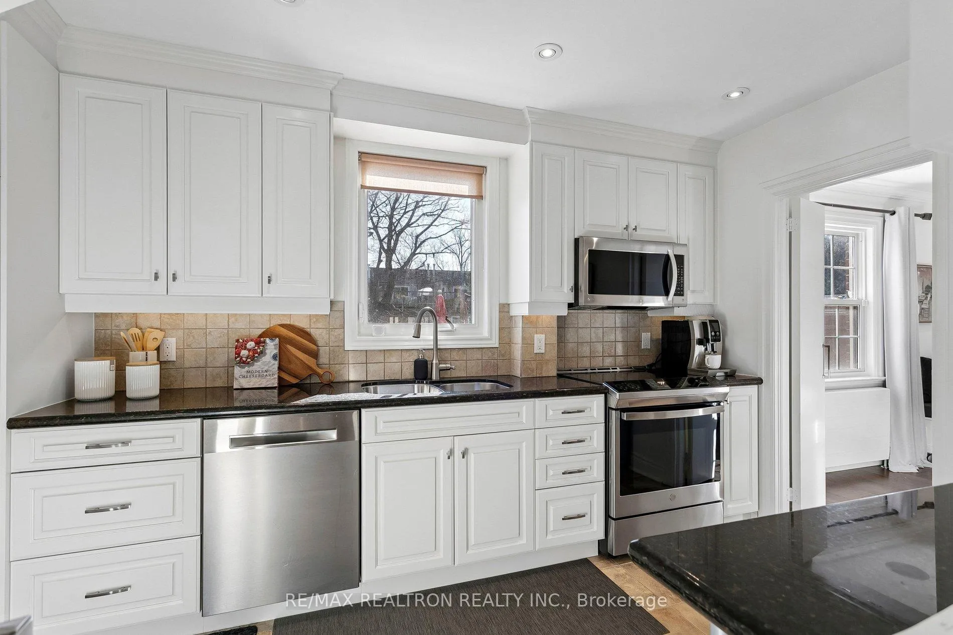 Photo 14 of 180 Windermere Avenue, Toronto, High Park-Swansea — HOMEH