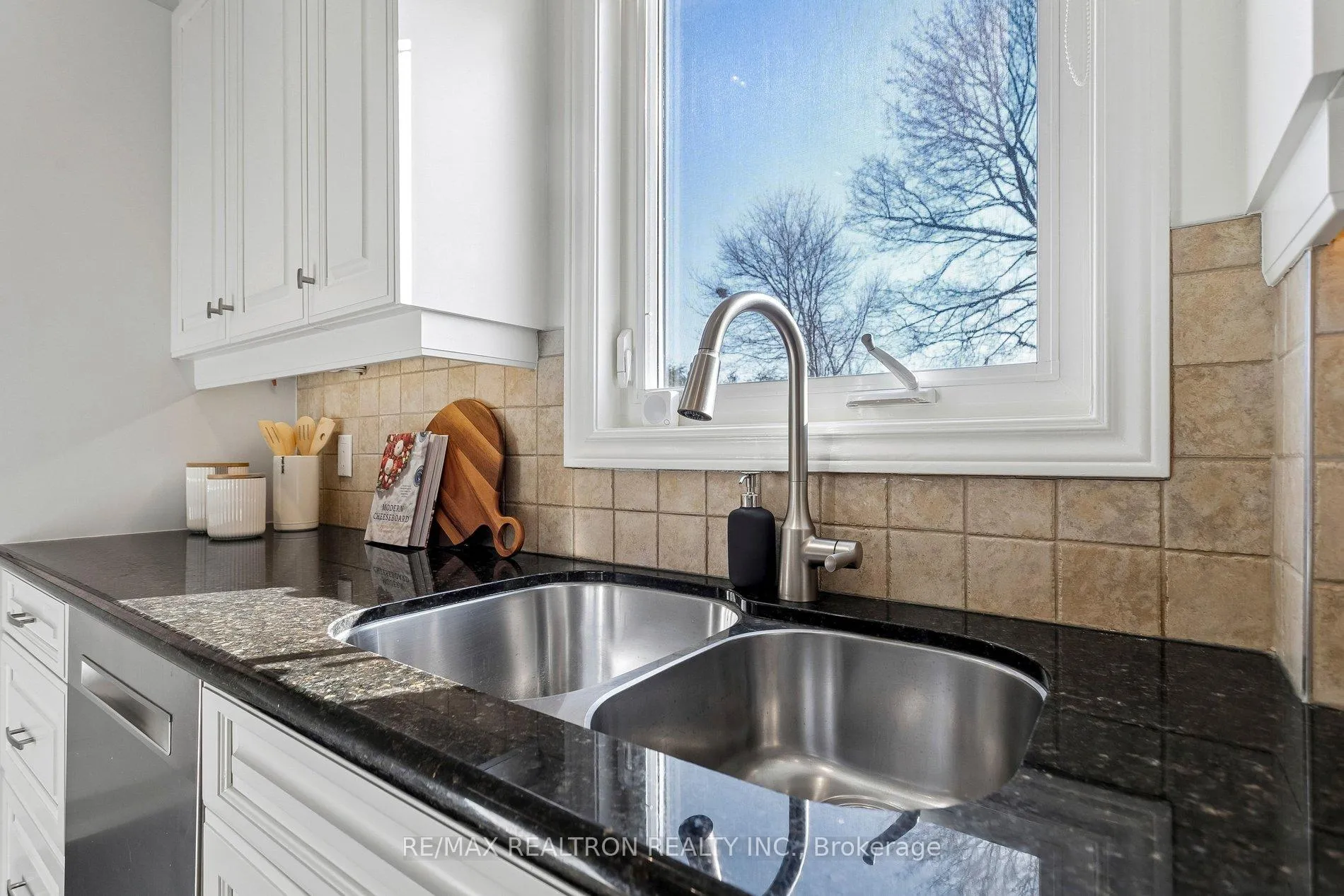 Photo 15 of 180 Windermere Avenue, Toronto, High Park-Swansea — HOMEH