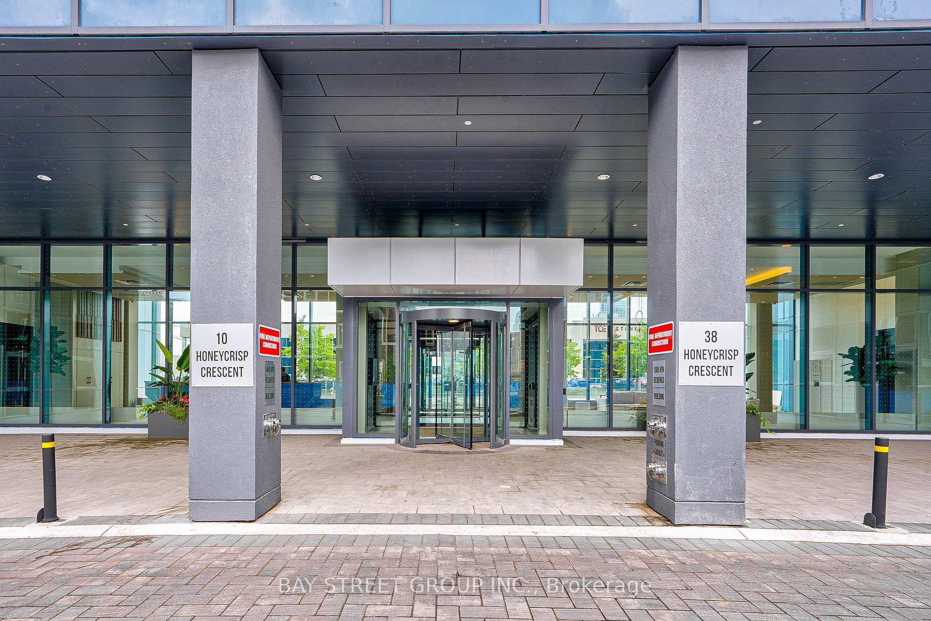 Photo 4 of Unit 806, 38 Honeycrisp Crescent, Vaughan, Vaughan Corporate Centre — HOMEH