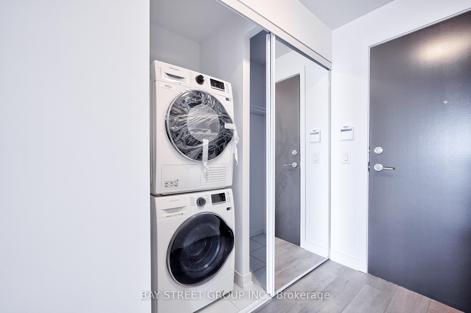 Photo 11 of Unit 806, 38 Honeycrisp Crescent, Vaughan, Vaughan Corporate Centre — HOMEH