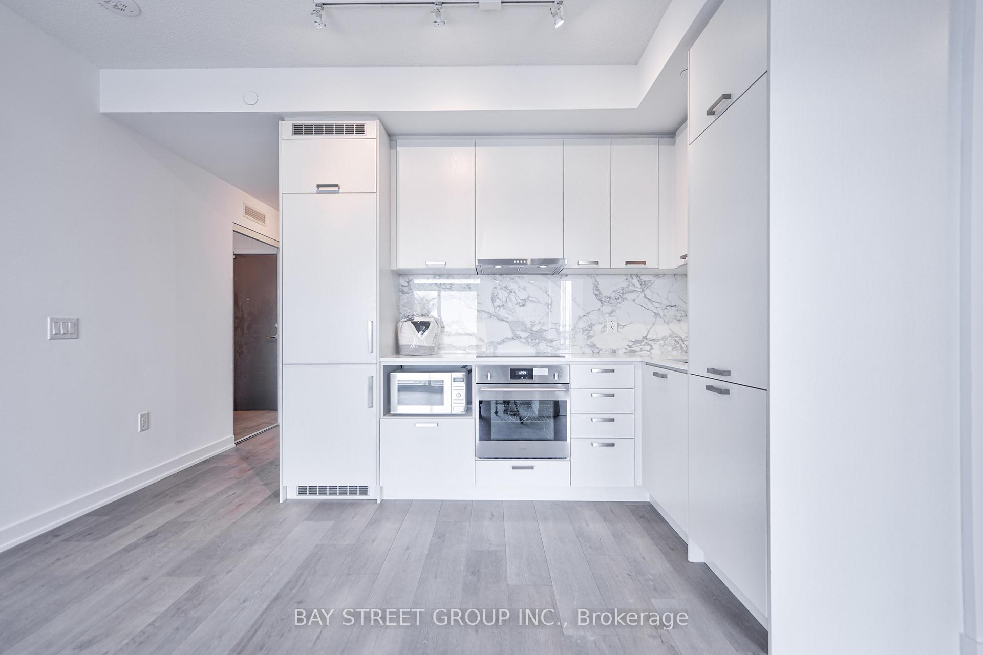 Photo 15 of Unit 806, 38 Honeycrisp Crescent, Vaughan, Vaughan Corporate Centre — HOMEH