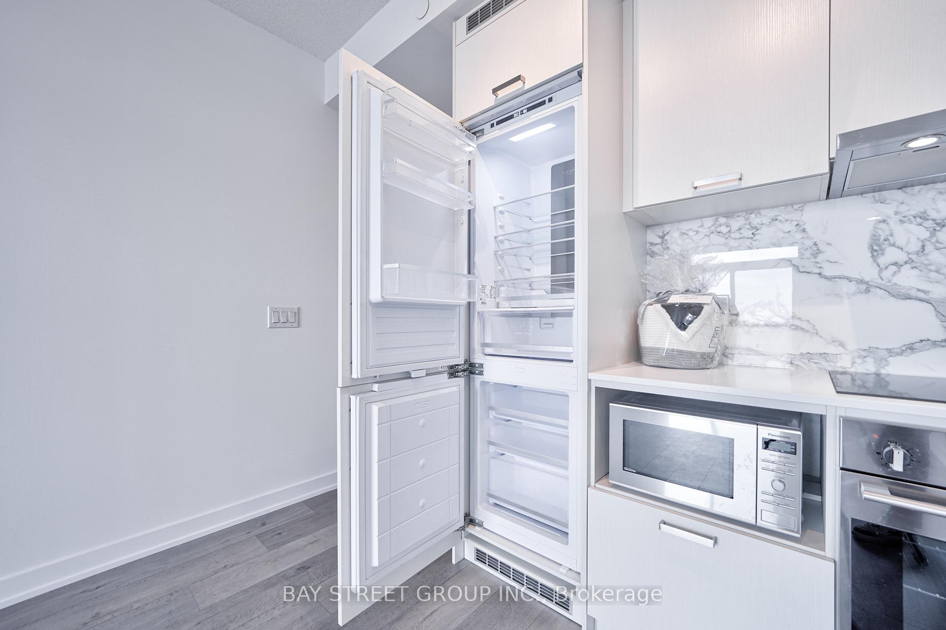 Photo 36 of Unit 806, 38 Honeycrisp Crescent, Vaughan, Vaughan Corporate Centre — HOMEH