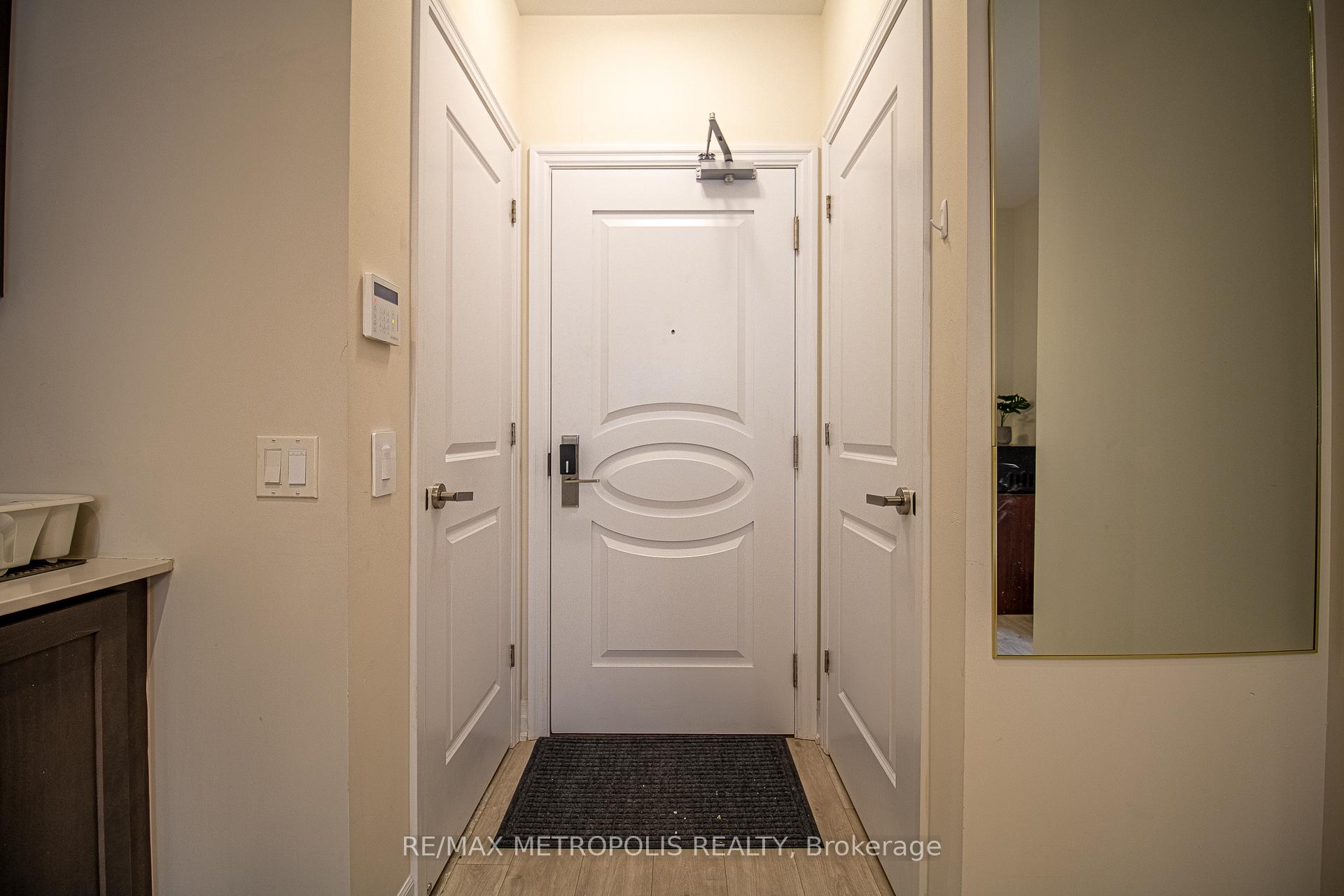 Photo 3 of Unit 604, 9085 Jane Street, Vaughan, Concord — HOMEH