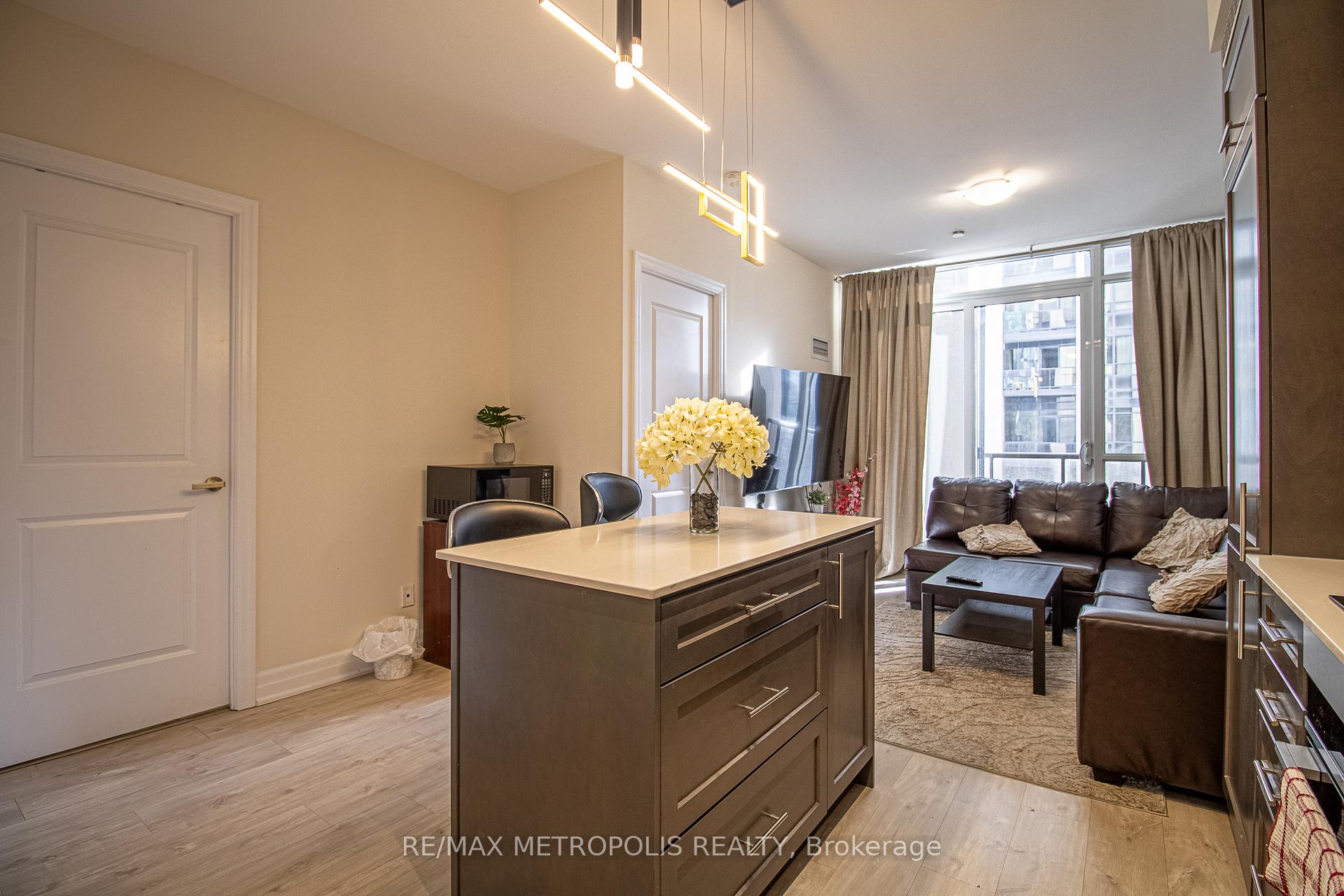Photo 6 of Unit 604, 9085 Jane Street, Vaughan, Concord — HOMEH