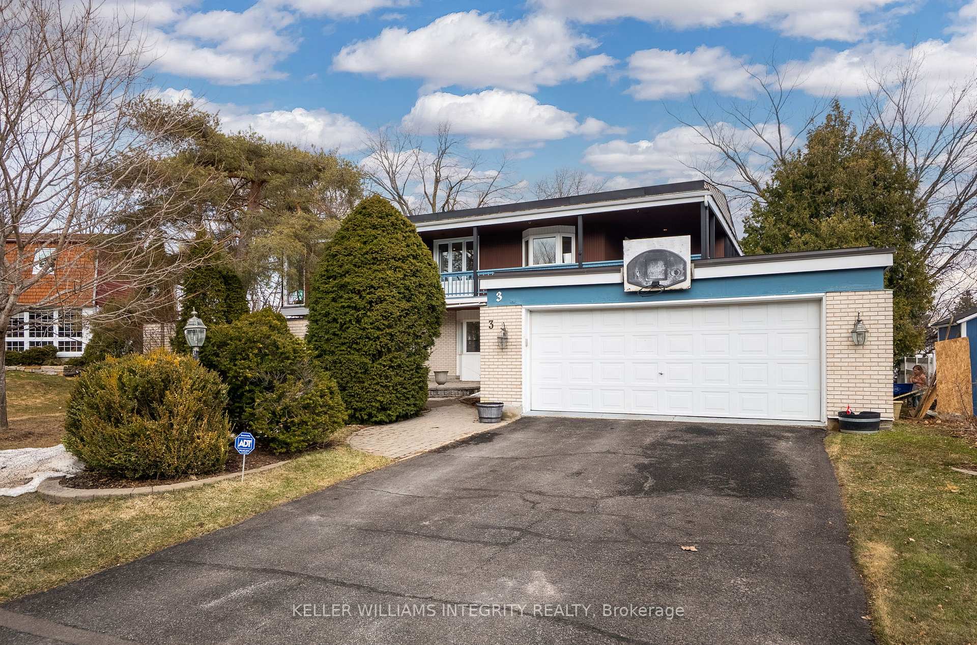 Photo 1 of 3 Commanche Drive, Ottawa, City View/Skyline/Fisher Heights/Parkwood Hills — HOMEH