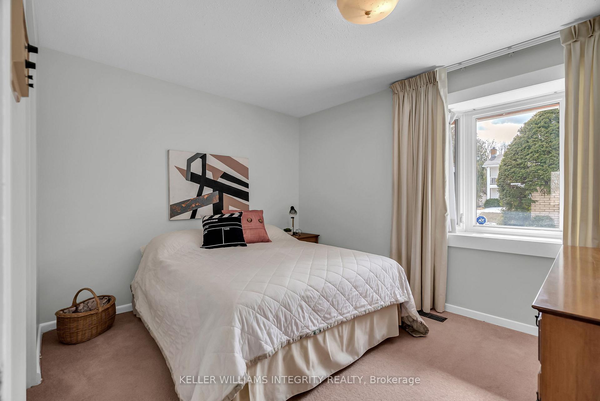 Photo 10 of 3 Commanche Drive, Ottawa, City View/Skyline/Fisher Heights/Parkwood Hills — HOMEH