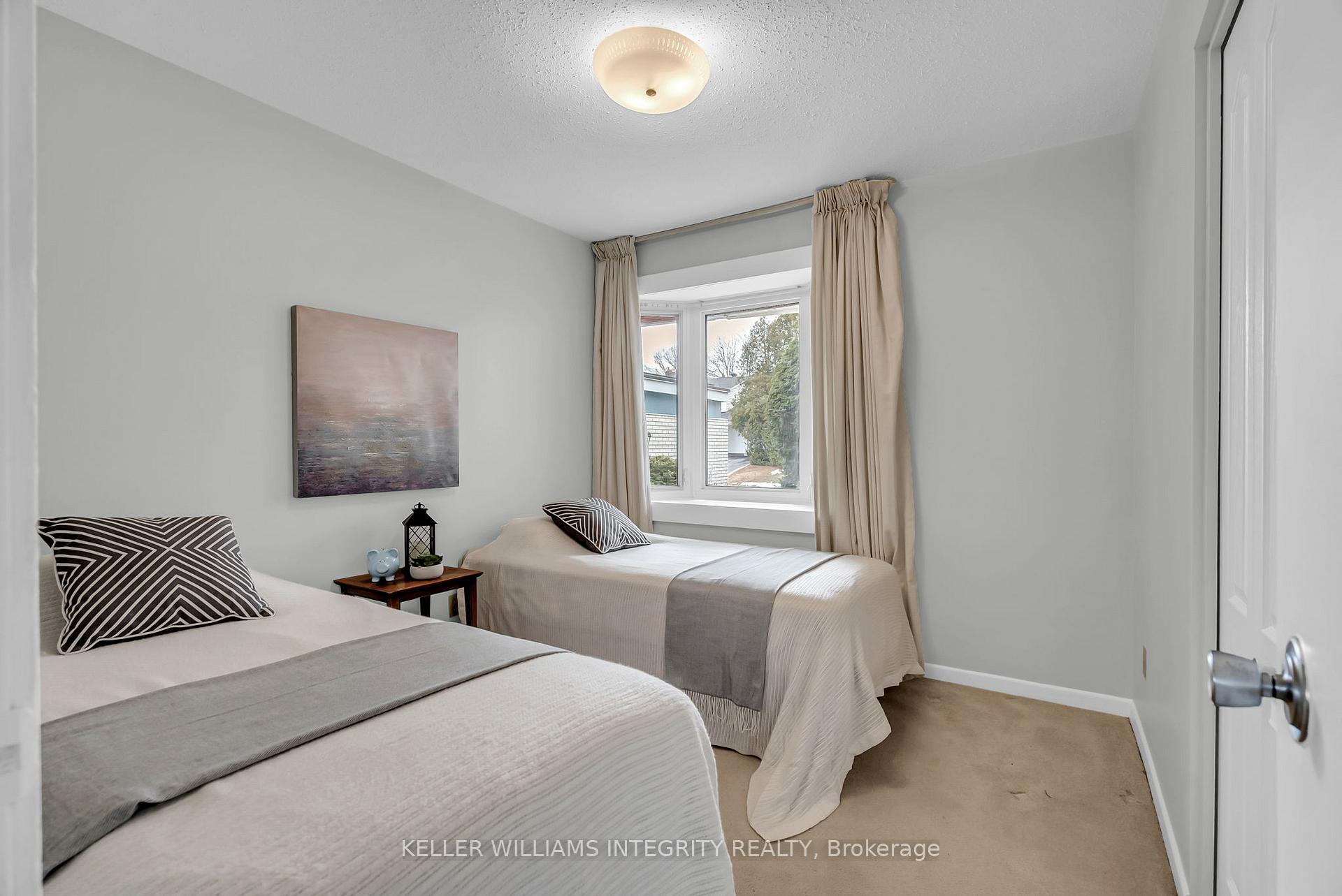 Photo 12 of 3 Commanche Drive, Ottawa, City View/Skyline/Fisher Heights/Parkwood Hills — HOMEH