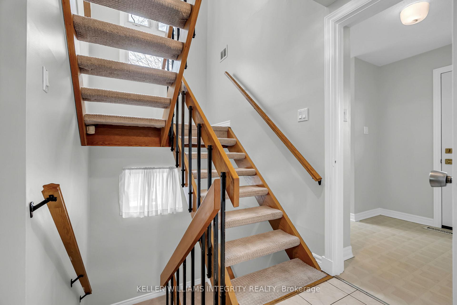 Photo 15 of 3 Commanche Drive, Ottawa, City View/Skyline/Fisher Heights/Parkwood Hills — HOMEH