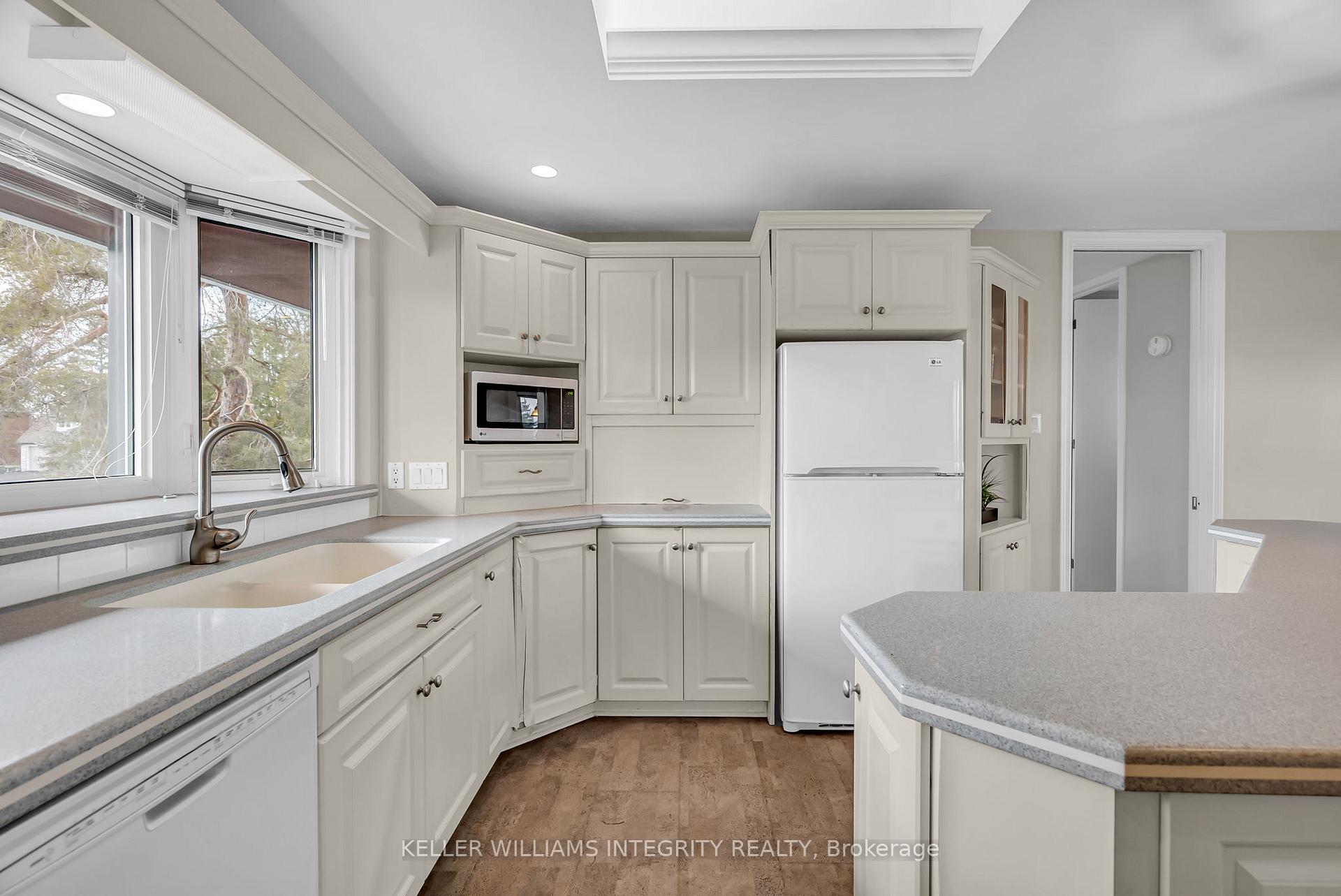Photo 26 of 3 Commanche Drive, Ottawa, City View/Skyline/Fisher Heights/Parkwood Hills — HOMEH
