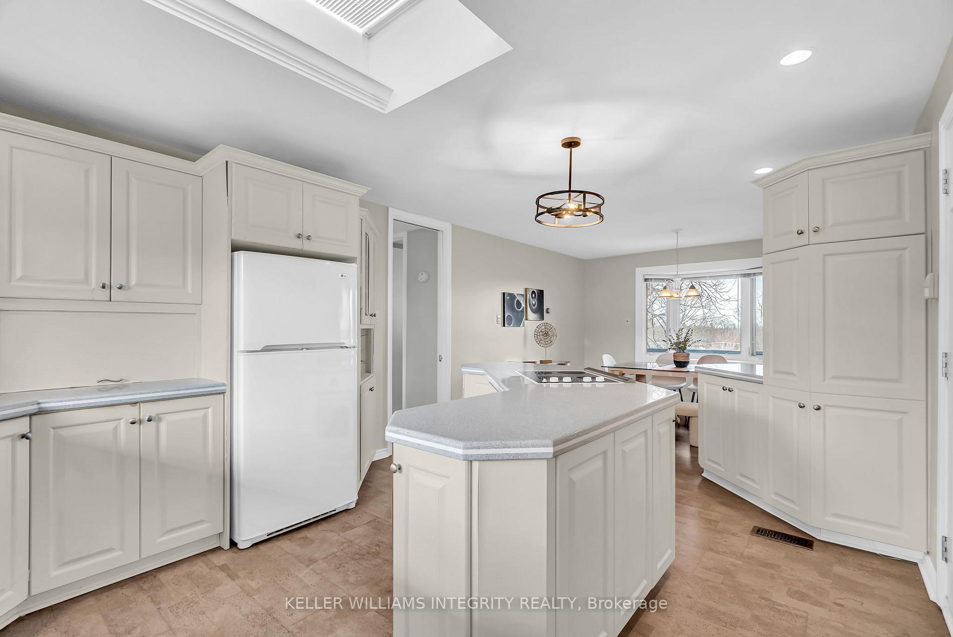 Photo 27 of 3 Commanche Drive, Ottawa, City View/Skyline/Fisher Heights/Parkwood Hills — HOMEH