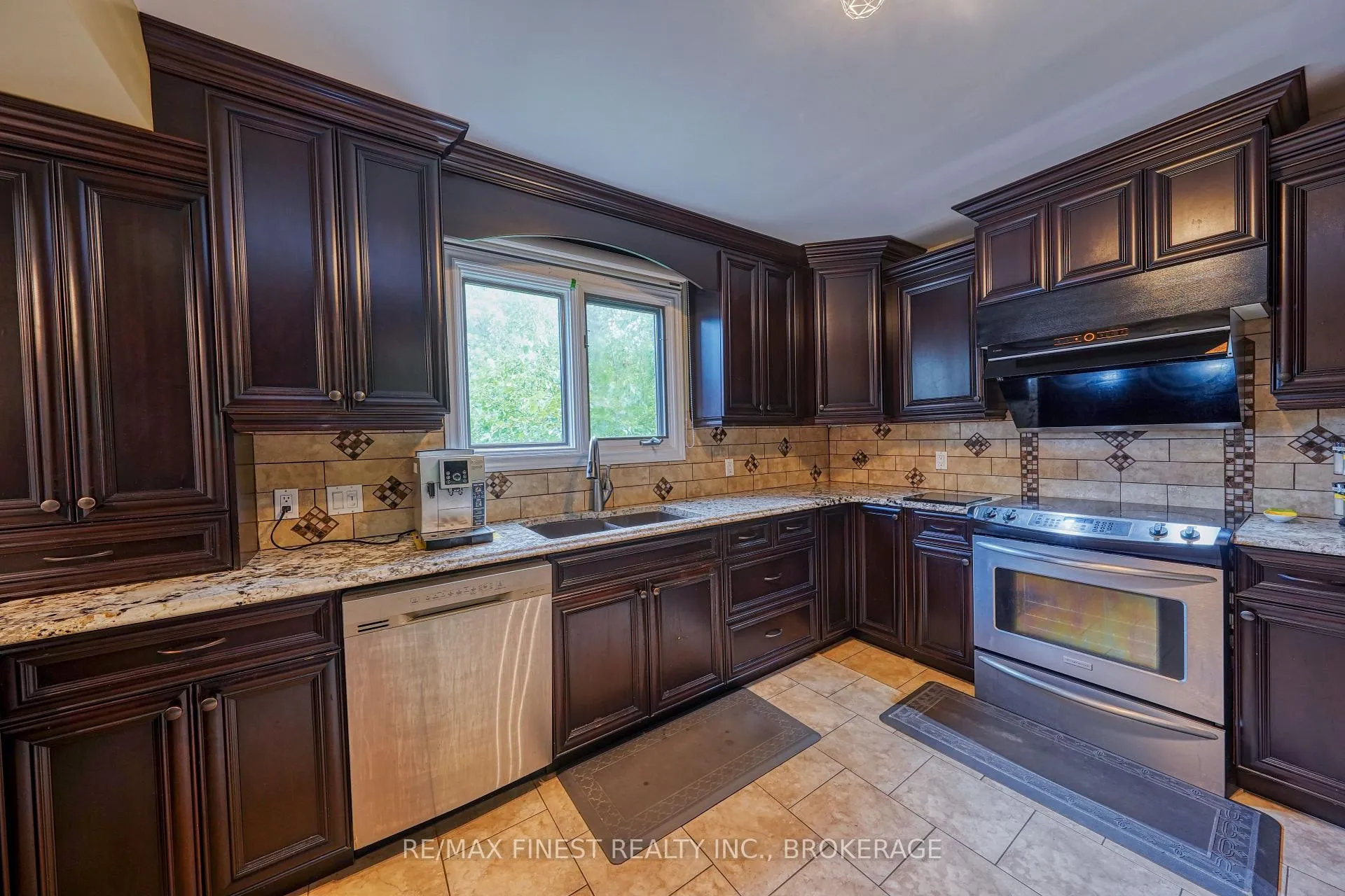 Photo 13 of 1082 Caitlin Crescent, Kingston, North of Taylor-Kidd Blvd — HOMEH