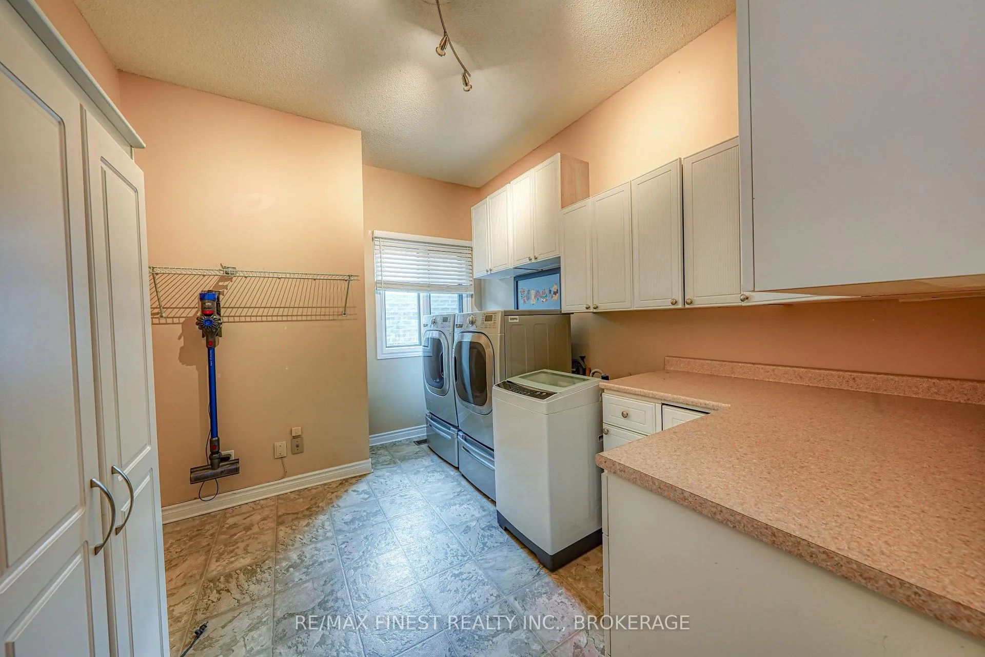 Photo 18 of 1082 Caitlin Crescent, Kingston, North of Taylor-Kidd Blvd — HOMEH