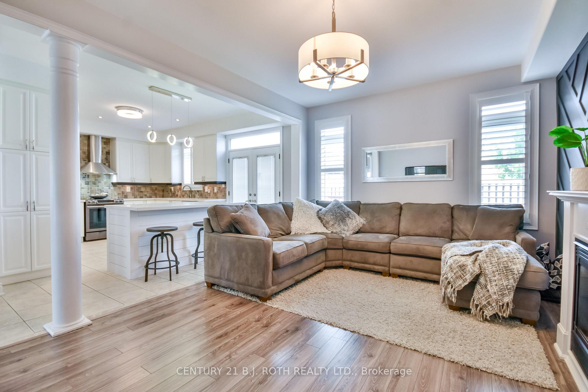 Photo 13 of 118 The Queensway, Barrie, Innis-Shore — HOMEH