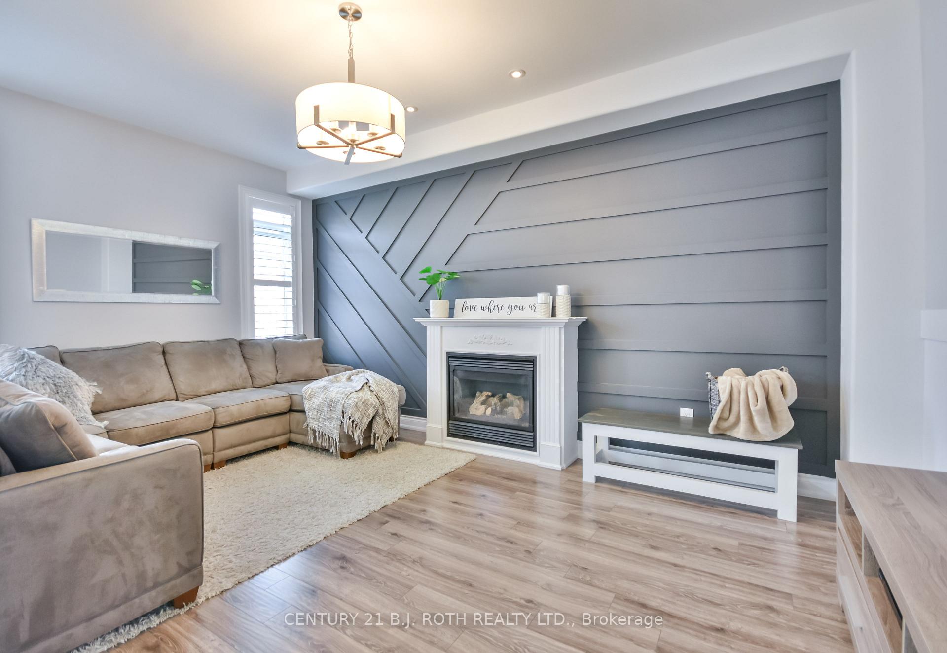 Photo 8 of 118 The Queensway, Barrie, Innis-Shore — HOMEH