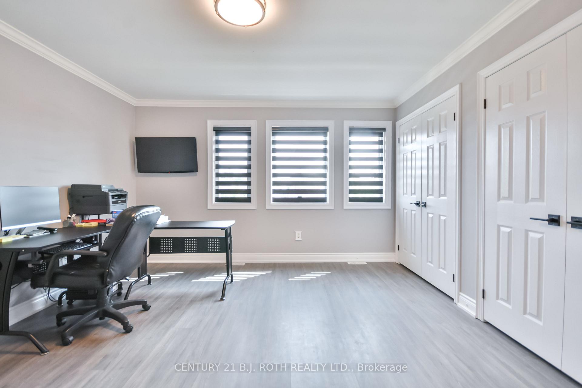 Photo 32 of 118 The Queensway, Barrie, Innis-Shore — HOMEH