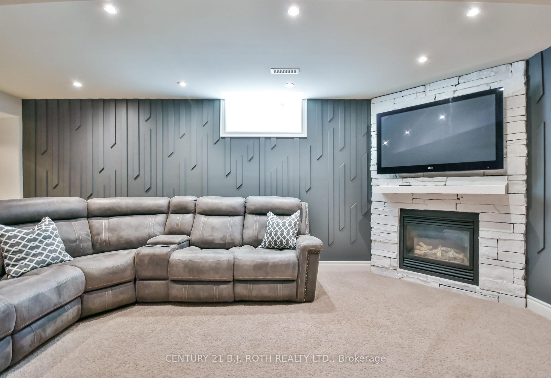 Photo 37 of 118 The Queensway, Barrie, Innis-Shore — HOMEH