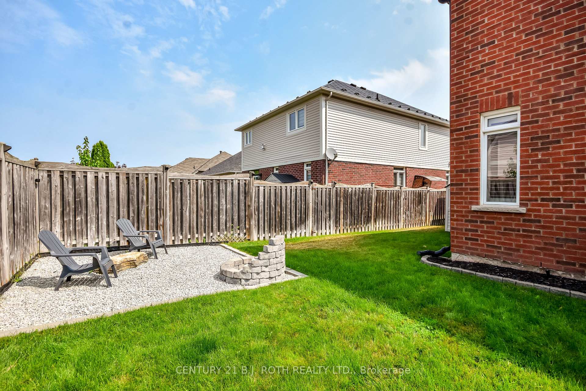 Photo 42 of 118 The Queensway, Barrie, Innis-Shore — HOMEH