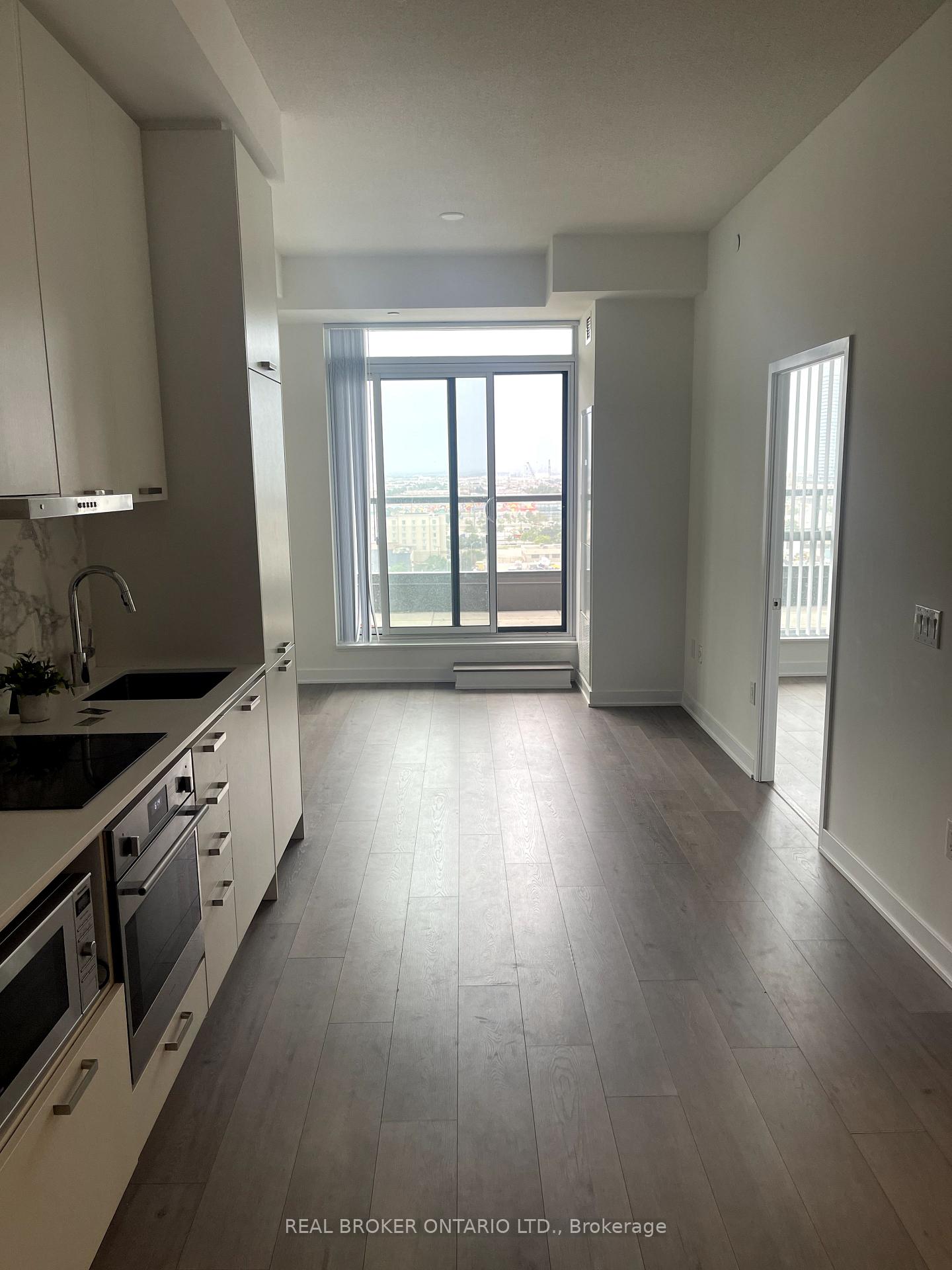 Photo 1 of Unit 1212, 10 Honeycrisp Crescent, Vaughan, Vaughan Corporate Centre — HOMEH
