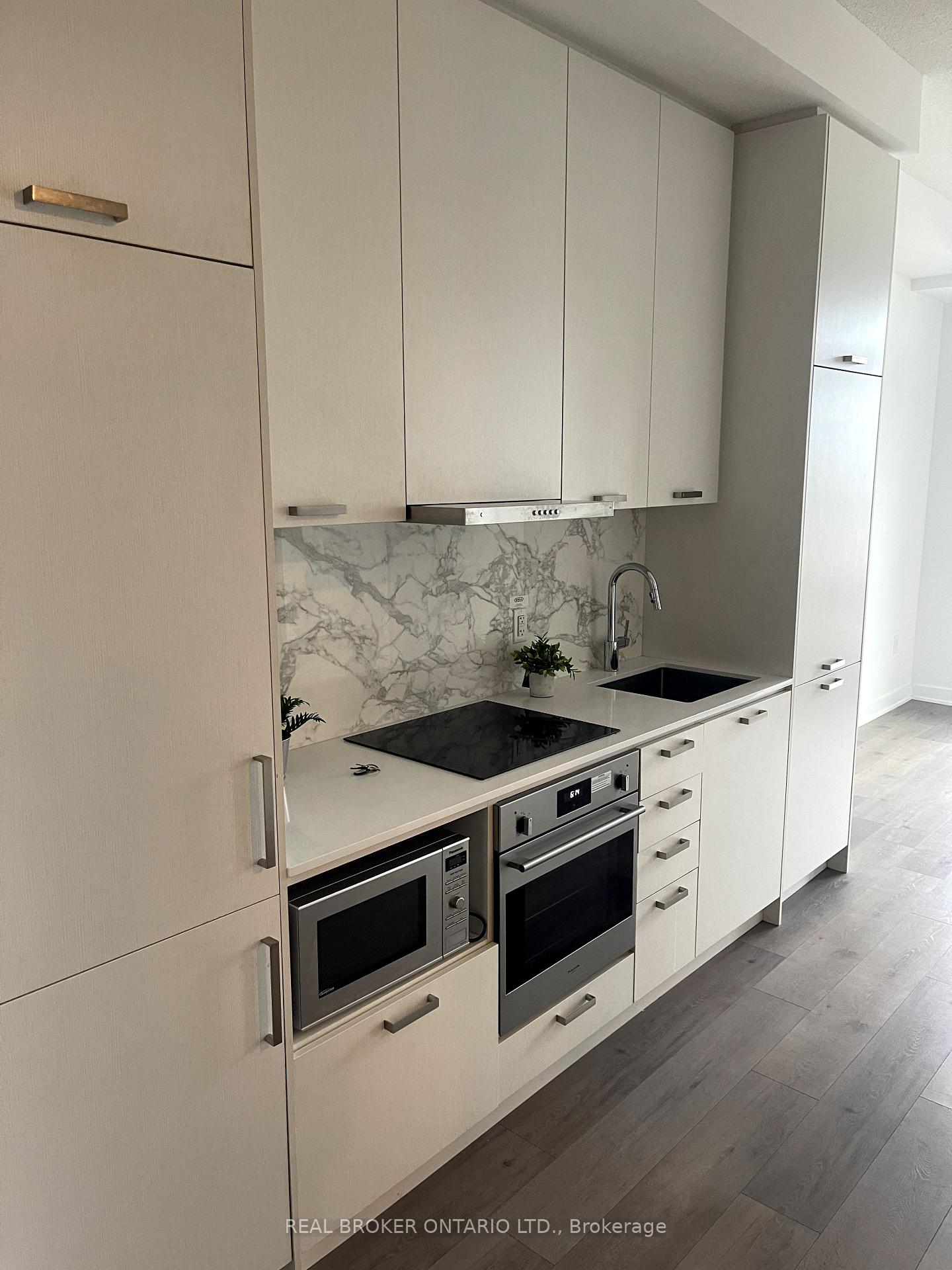 Photo 2 of Unit 1212, 10 Honeycrisp Crescent, Vaughan, Vaughan Corporate Centre — HOMEH