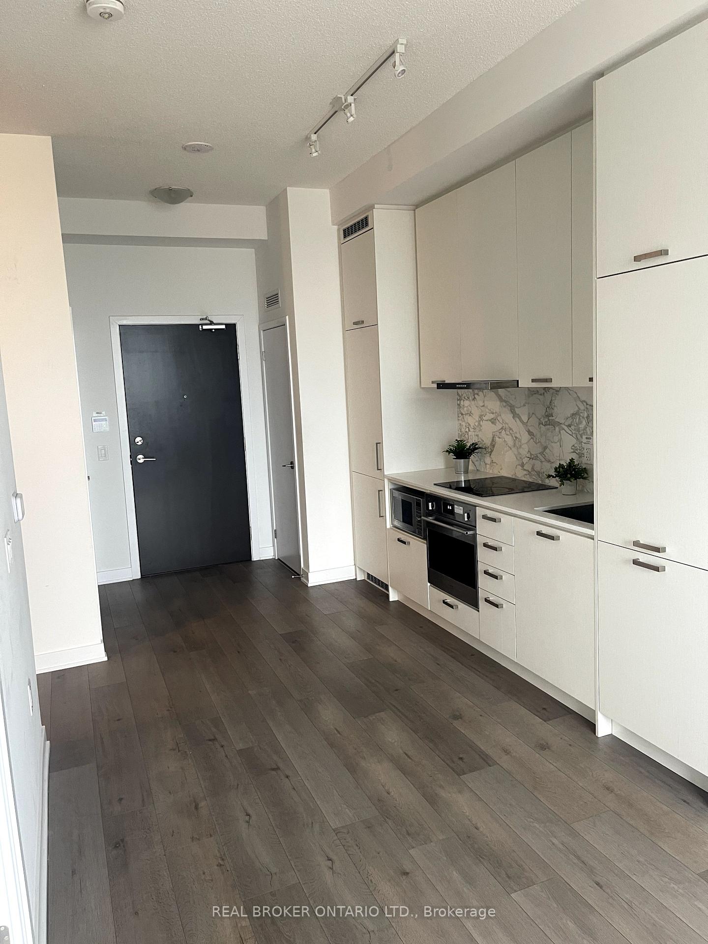 Photo 3 of Unit 1212, 10 Honeycrisp Crescent, Vaughan, Vaughan Corporate Centre — HOMEH