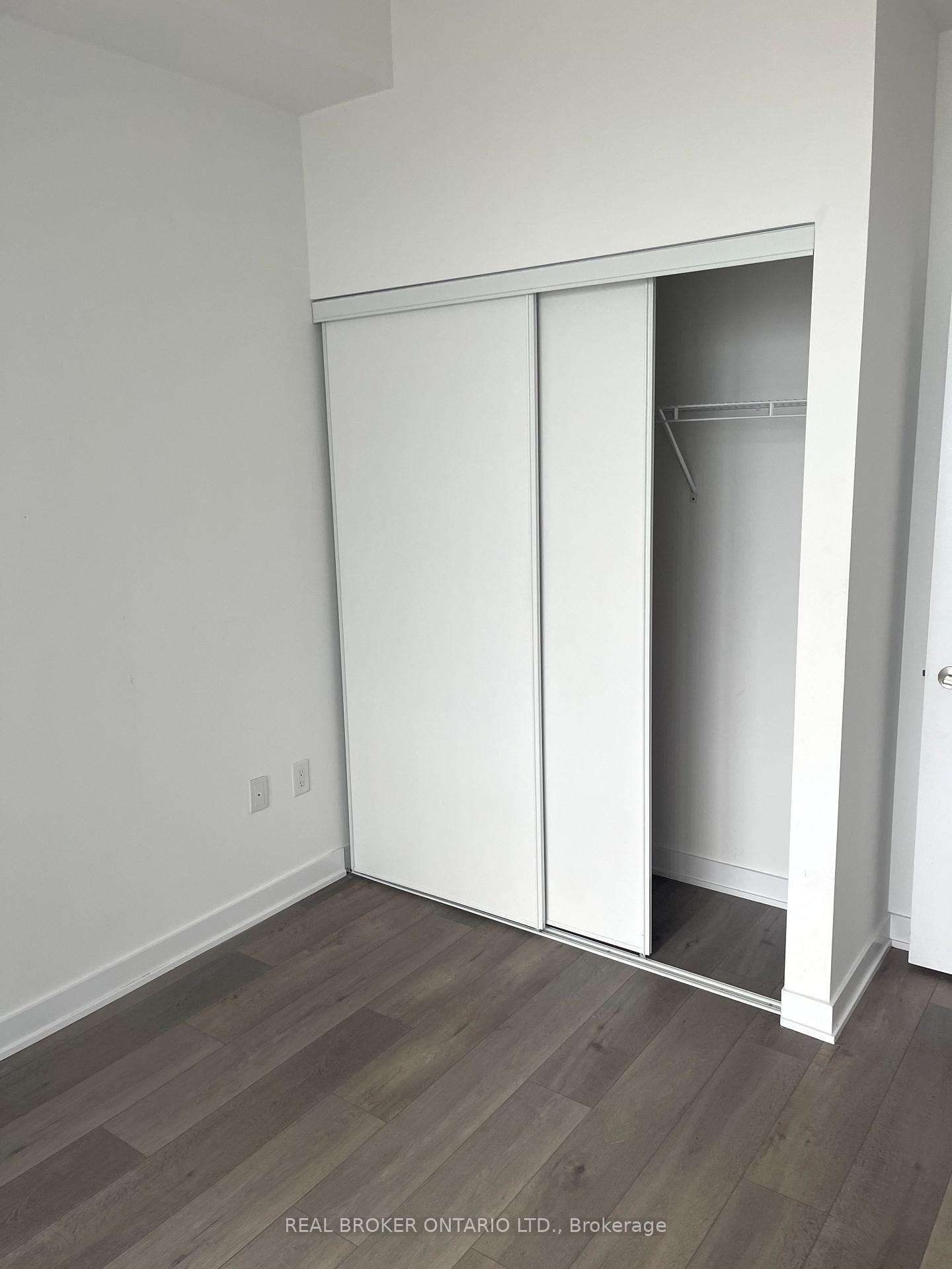 Photo 6 of Unit 1212, 10 Honeycrisp Crescent, Vaughan, Vaughan Corporate Centre — HOMEH