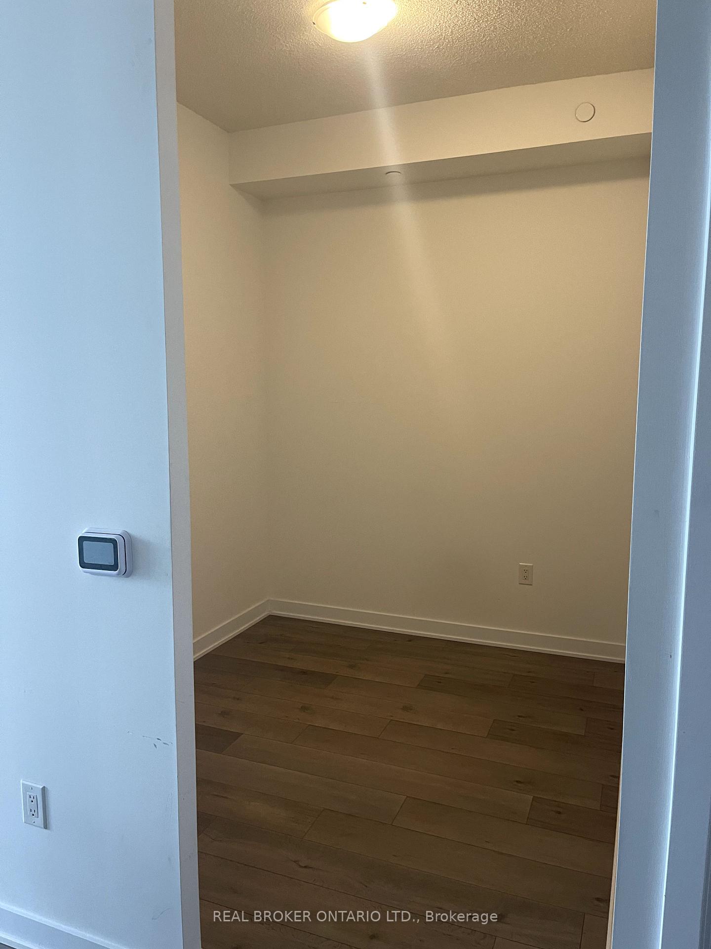 Photo 7 of Unit 1212, 10 Honeycrisp Crescent, Vaughan, Vaughan Corporate Centre — HOMEH