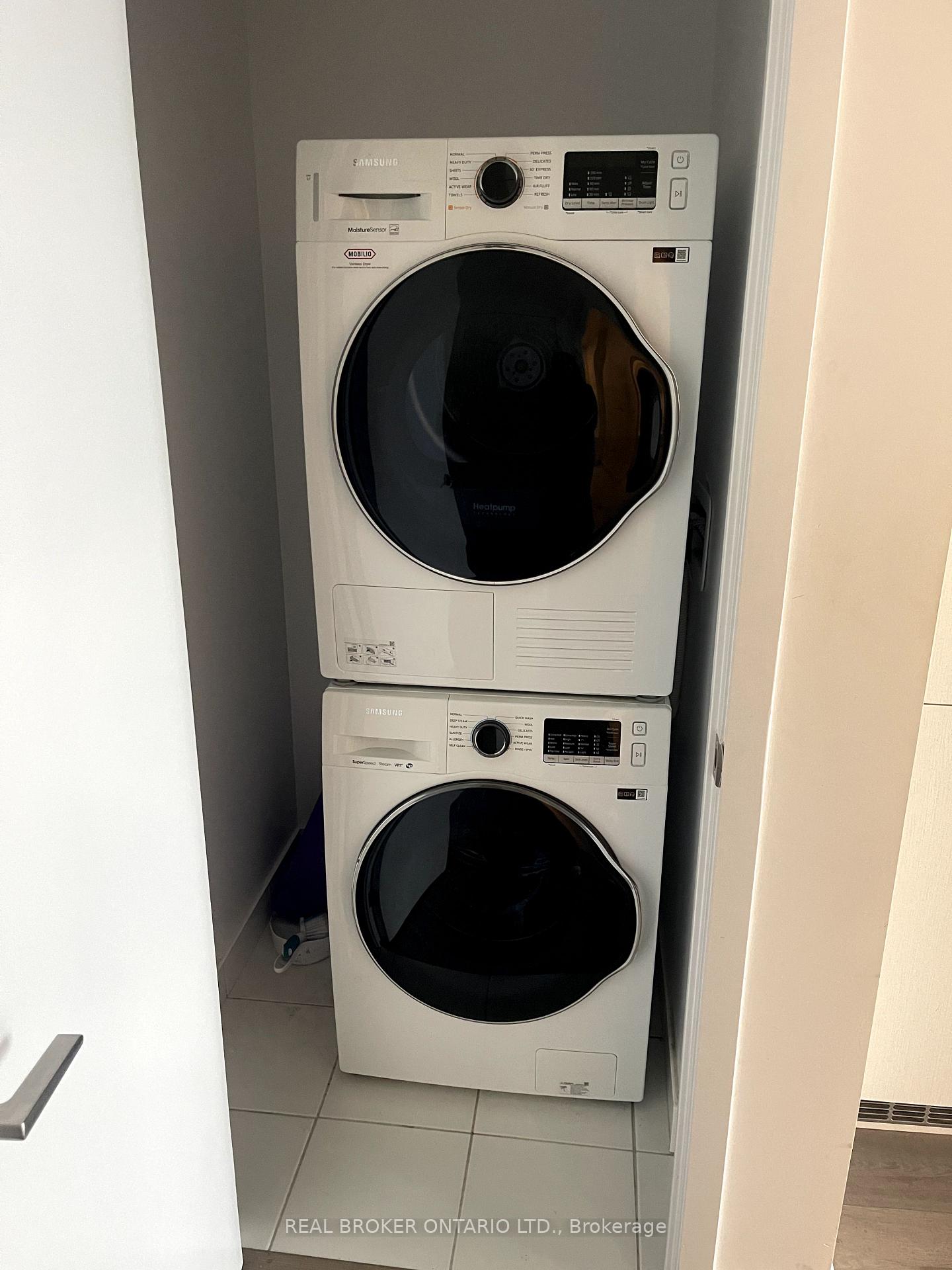 Photo 9 of Unit 1212, 10 Honeycrisp Crescent, Vaughan, Vaughan Corporate Centre — HOMEH