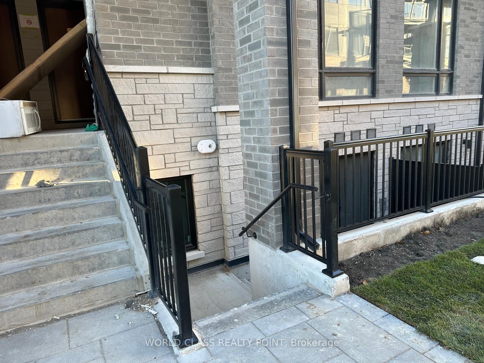 Photo 4 of Unit 13, 113 Marydale Avenue, Markham, Middlefield — HOMEH