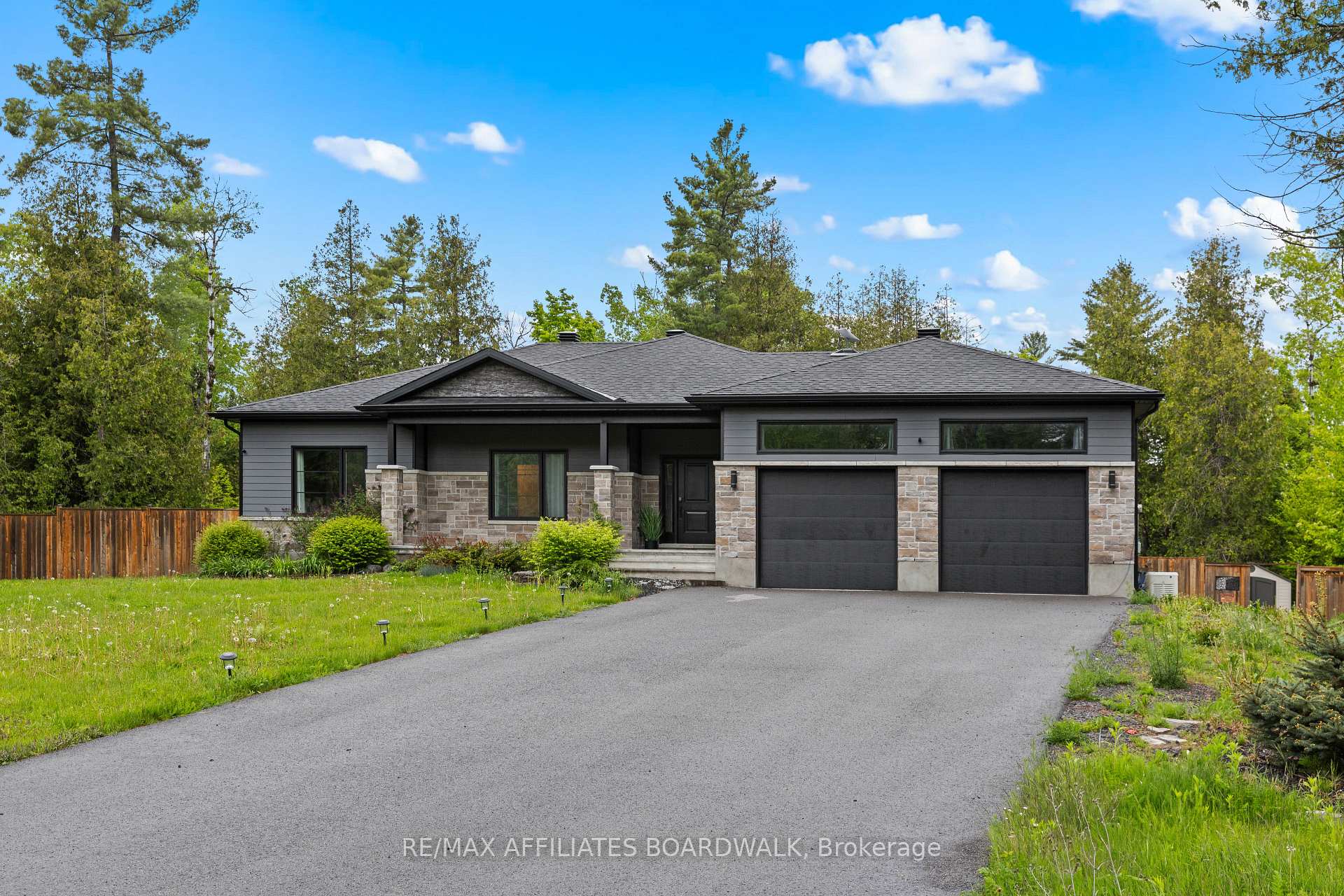 Front of 400 Cinnamon Crescent