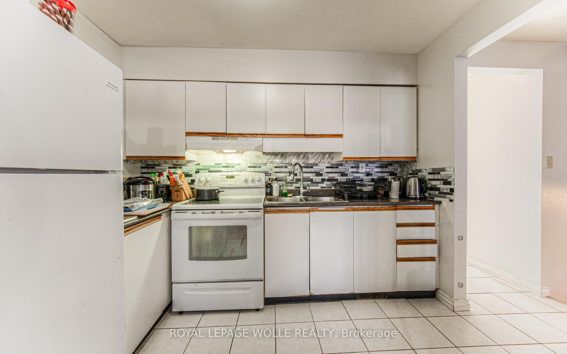 Photo 6 of Unit 32, 20 Paulander Drive, Kitchener — HOMEH